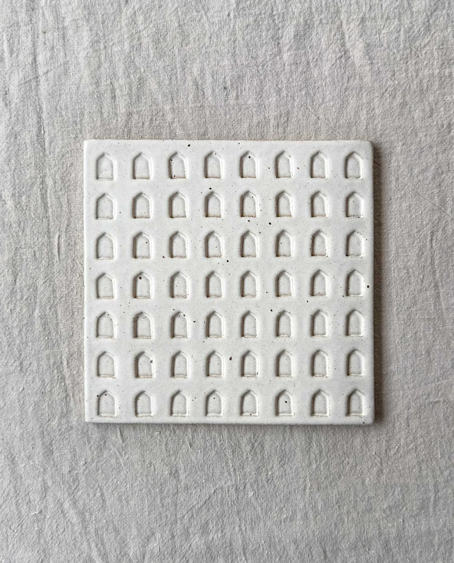 13_01_EveryStory_HandmadeCeramicTile_Portico_Main.webp