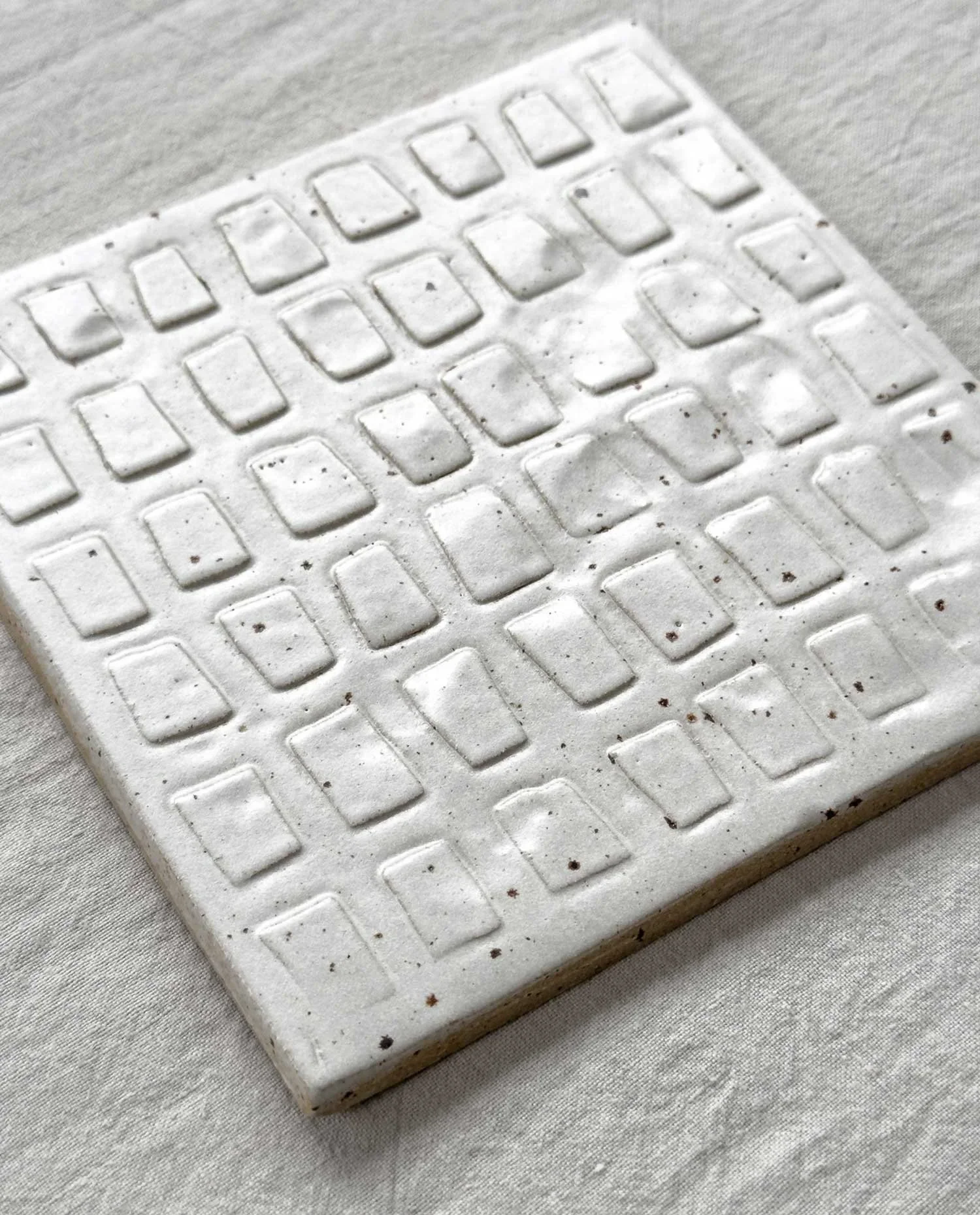 12_03_EveryStory_HandmadeCeramicTile_Paloma_Detail.webp