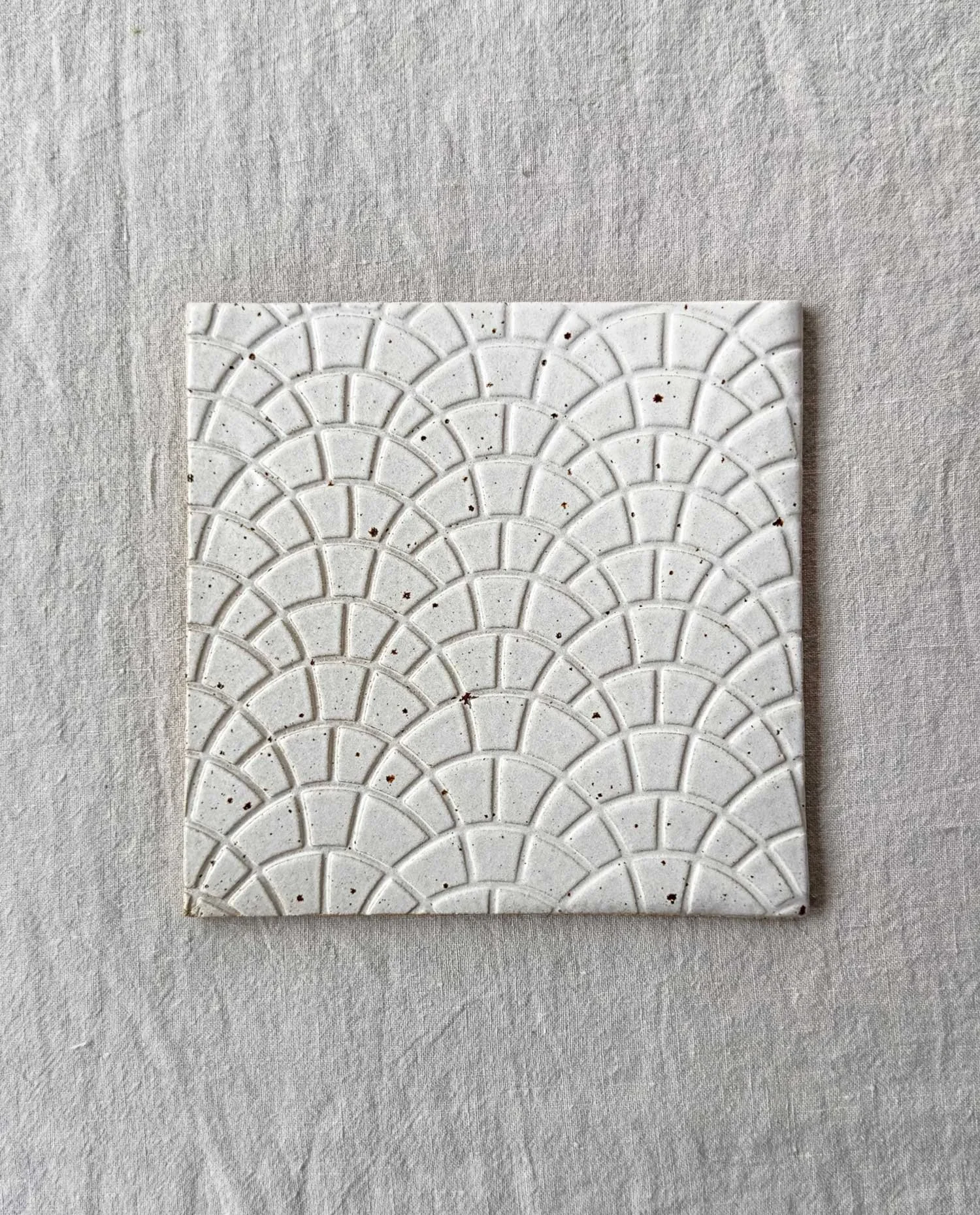 15_01_EveryStory_HandmadeCeramicTile_Solea_Main.webp