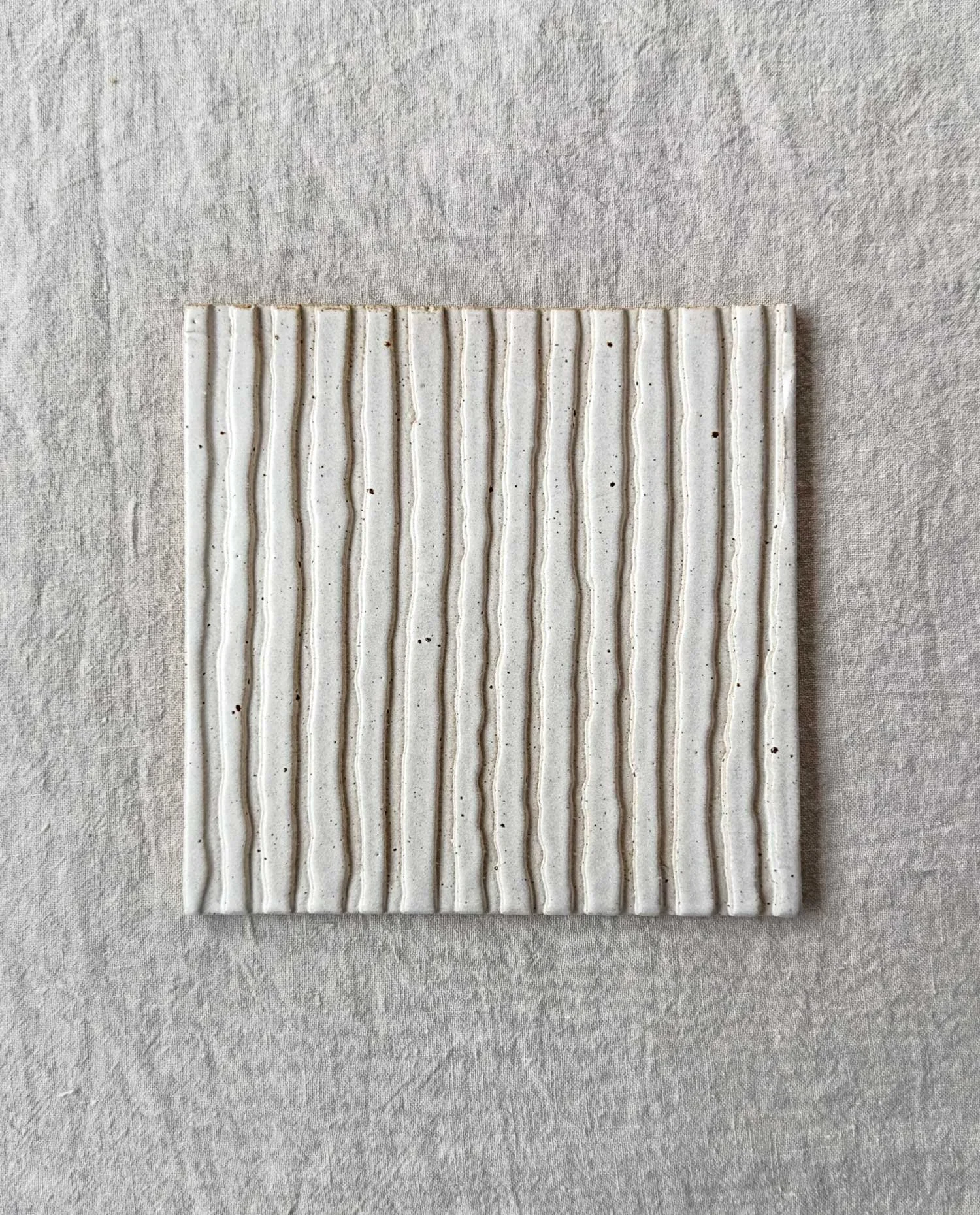 14_01_EveryStory_HandmadeCeramicTile_Riva_Main.webp