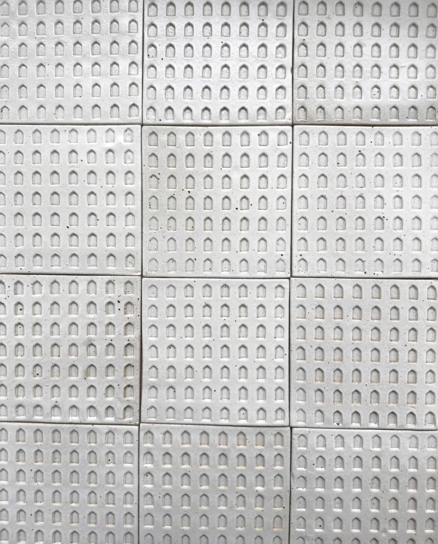 13_02_EveryStory_HandmadeCeramicTile_Portico_Pattern.webp