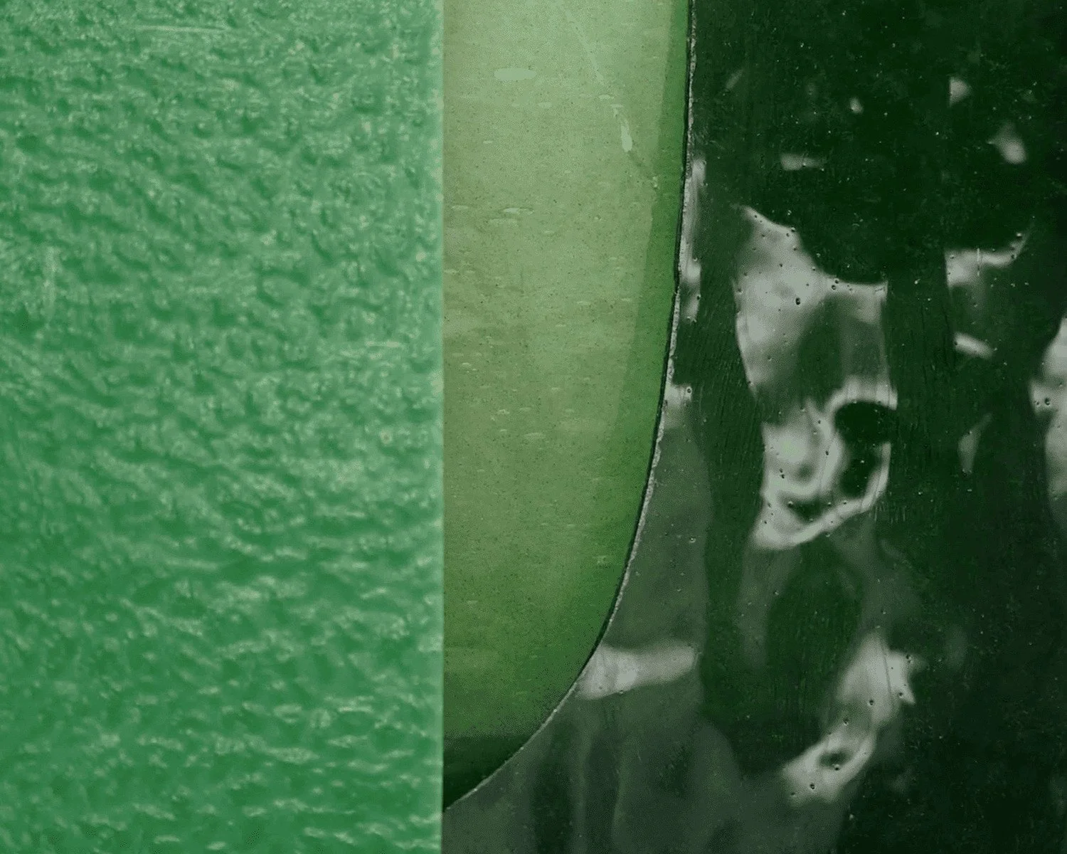 Nahaufnahme einer grünen Glasfläche.