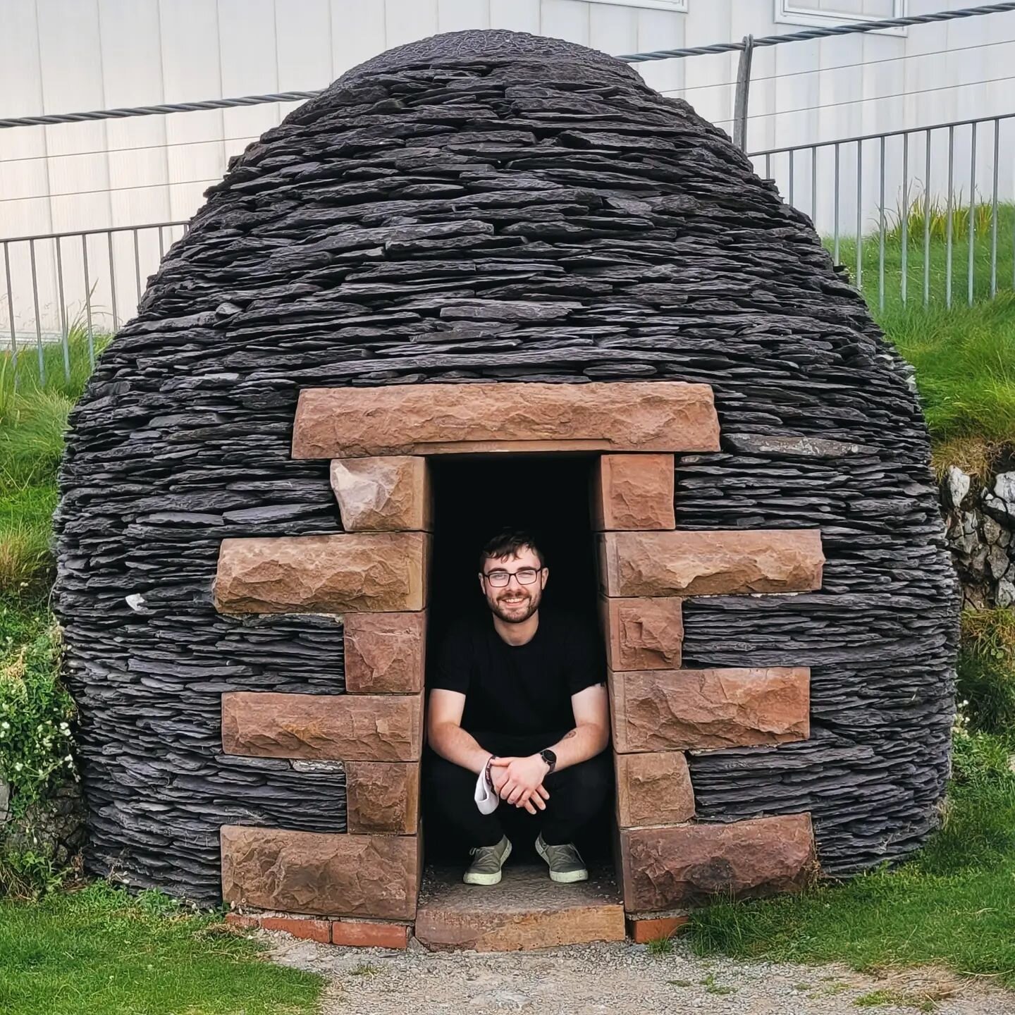 Absolutely delighted to have found this gem of a 2-bed, 1 bath for just under &euro;1000 a month. 

#blessed
