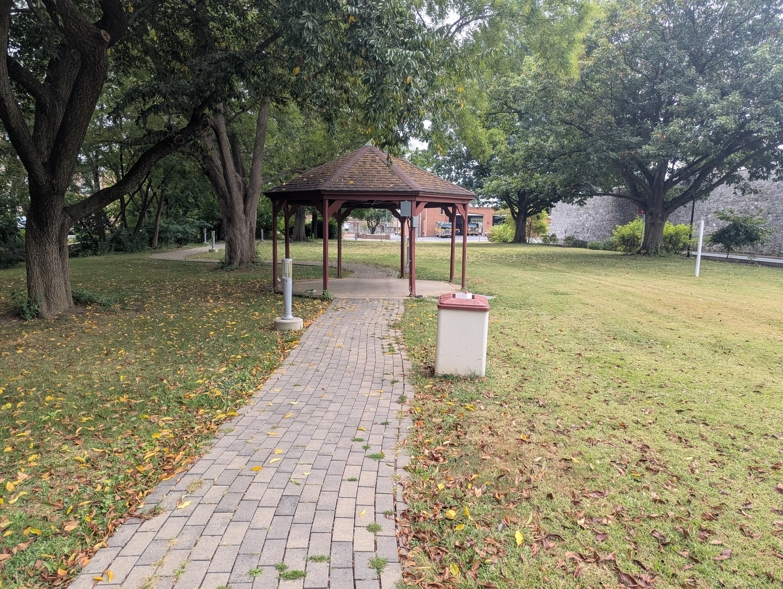 Between North Main & 2nd - 2nd block