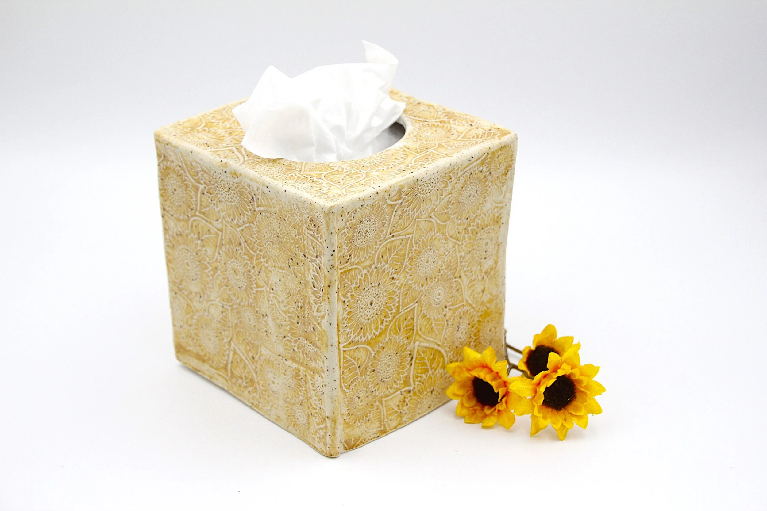Sunflower Tissue Box Cover - sherree devor.JPG