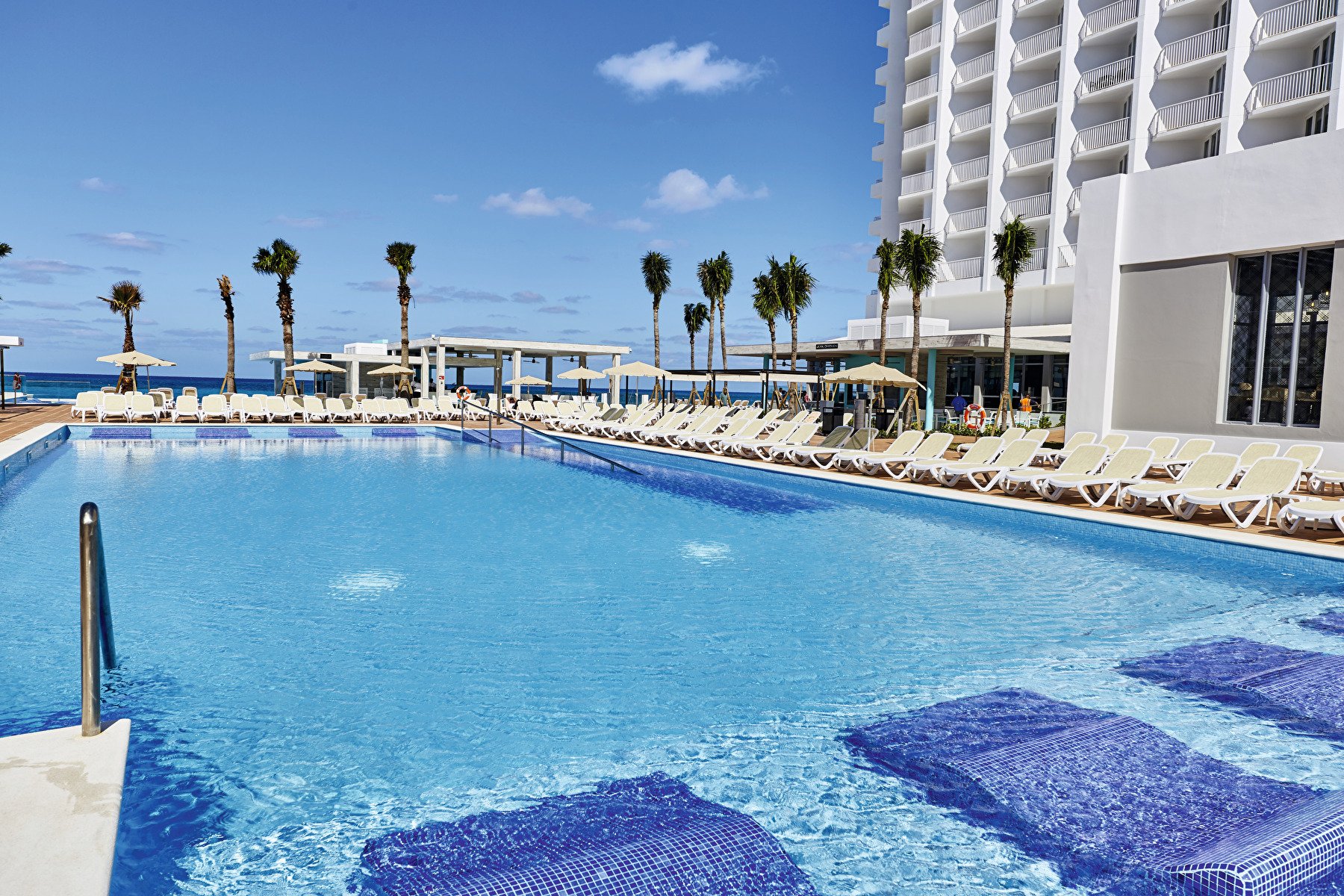 XPI_17_115 - Swimming pool.jpg