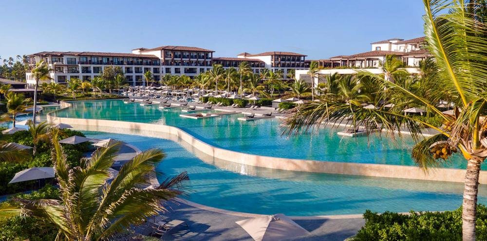 494-1000-infinity-beach-pool-lopesan-costa-bavaro-resort-spa-casino-punta-cana.jpg
