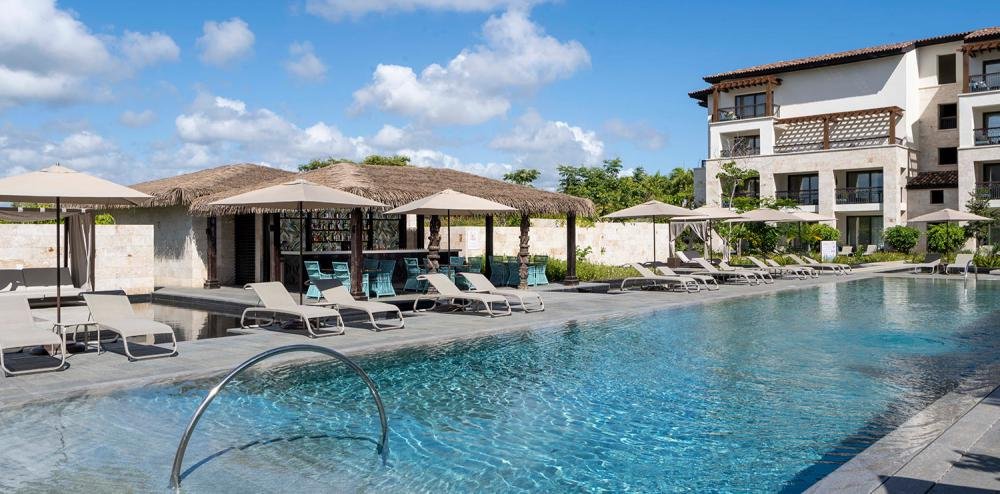 494-1000-la-perla-adults-only-pool-bar-lopesan-costa-bavaro-punta-cana.jpg