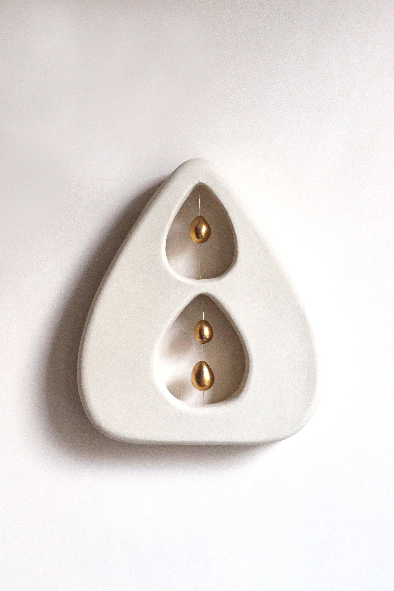 'Drops II' 2025.
Stoneware with 24 karat gold lustre and gold copper wire.
w 19.5cm x h 22.5cm x d 3.8cm
