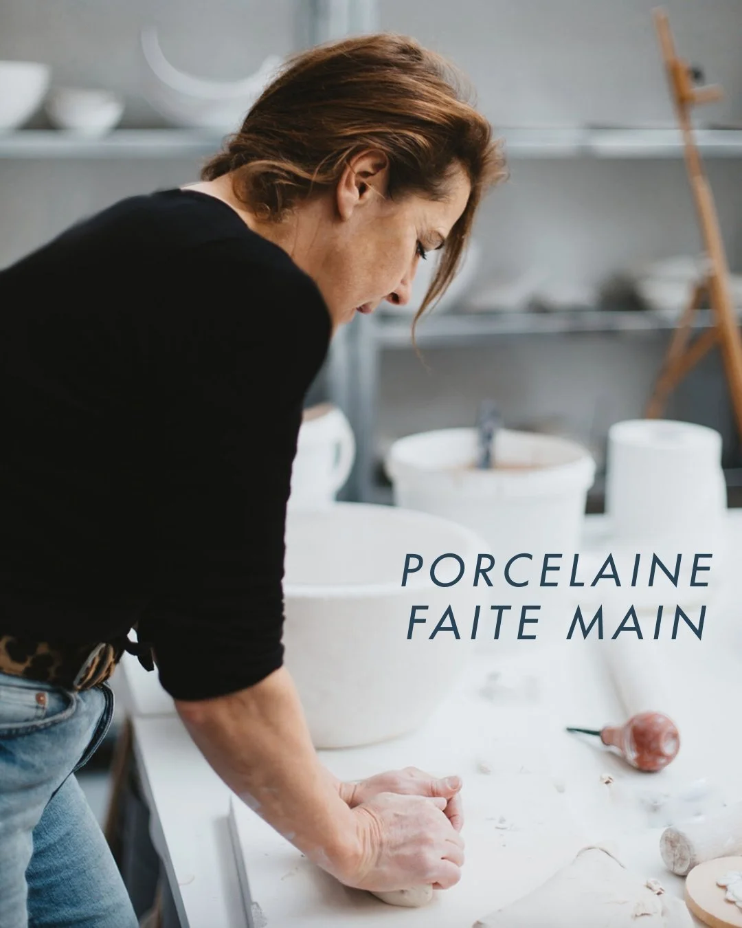 C&rsquo;est à Roubaix que se trouve mon atelier, c&rsquo;est là que je dessine et réalise à la main mes porcelaines. 
J&rsquo;aime les heures passées à travailler la porcelaine, j&rsquo;aime sa sensualité, son éclat, j&rsquo;aime la façon do