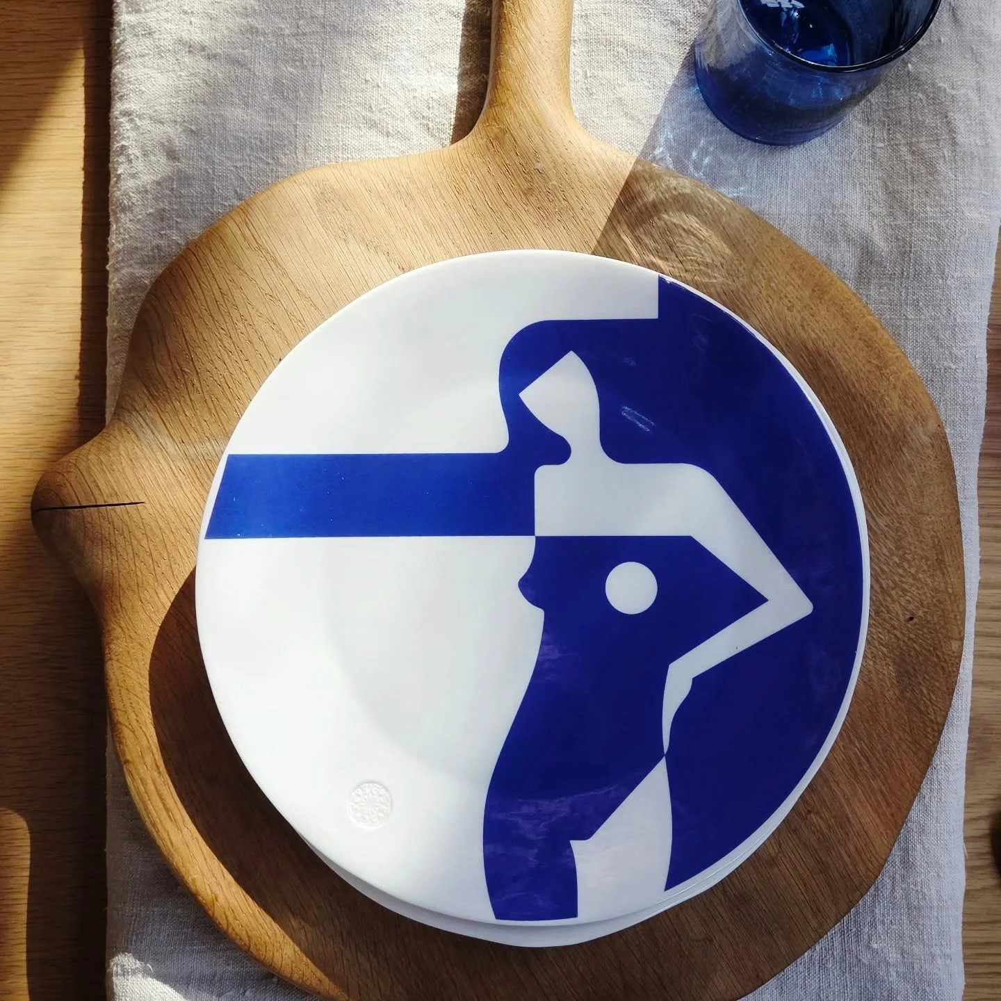 @thomasvanheckee
@atelier_lethe
@sophiemassonporcelaine
 #davidbowie #soundandvision

&quot;Don't you wonder sometimes
Bount sound and vision
Blue, blue &eacute;lectricit&eacute; blue
That's the color of my room
Where I Will live
Blue, blue. ..
Nothi