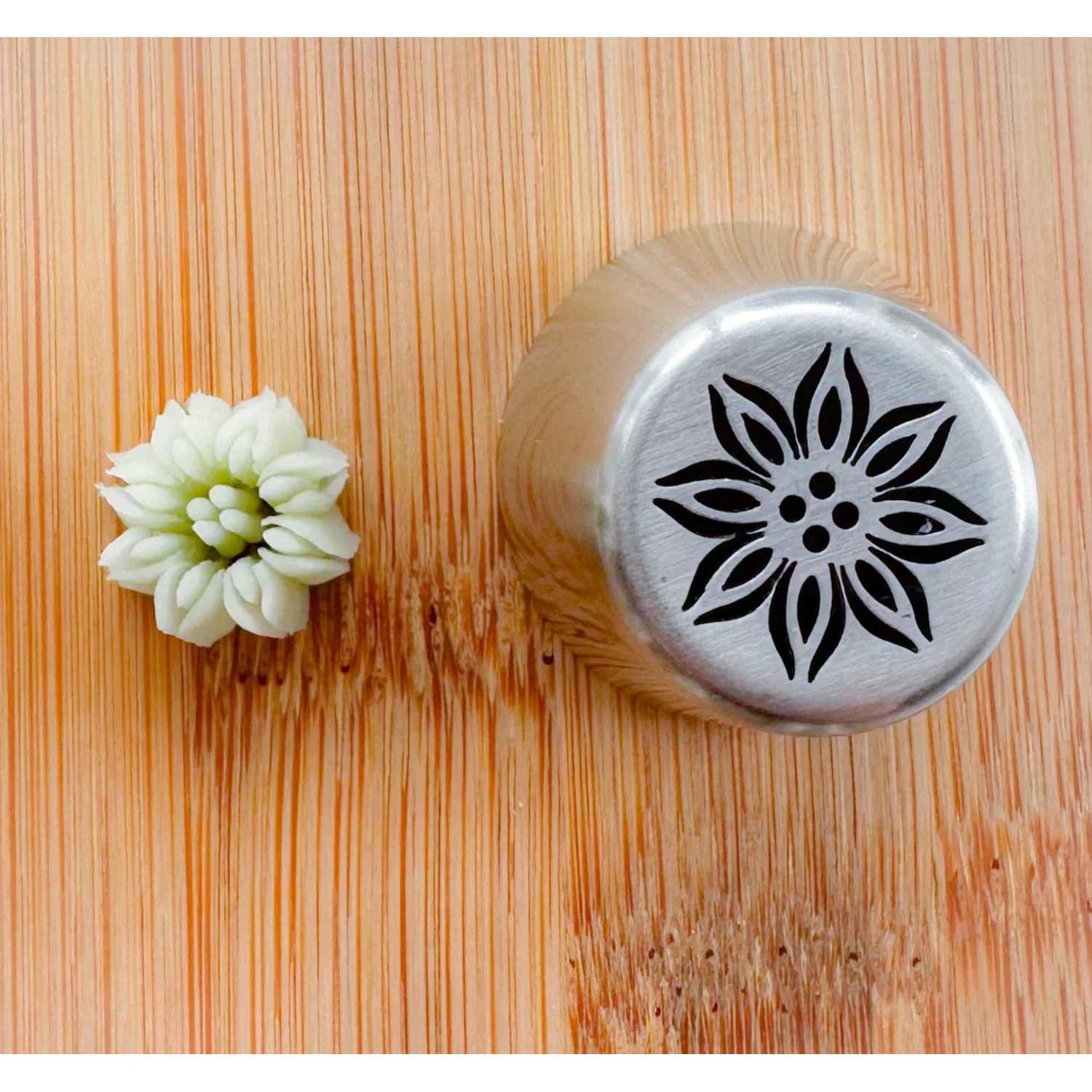 The Butterfly Cake Shop small Russian Nozzle SR2.jpeg