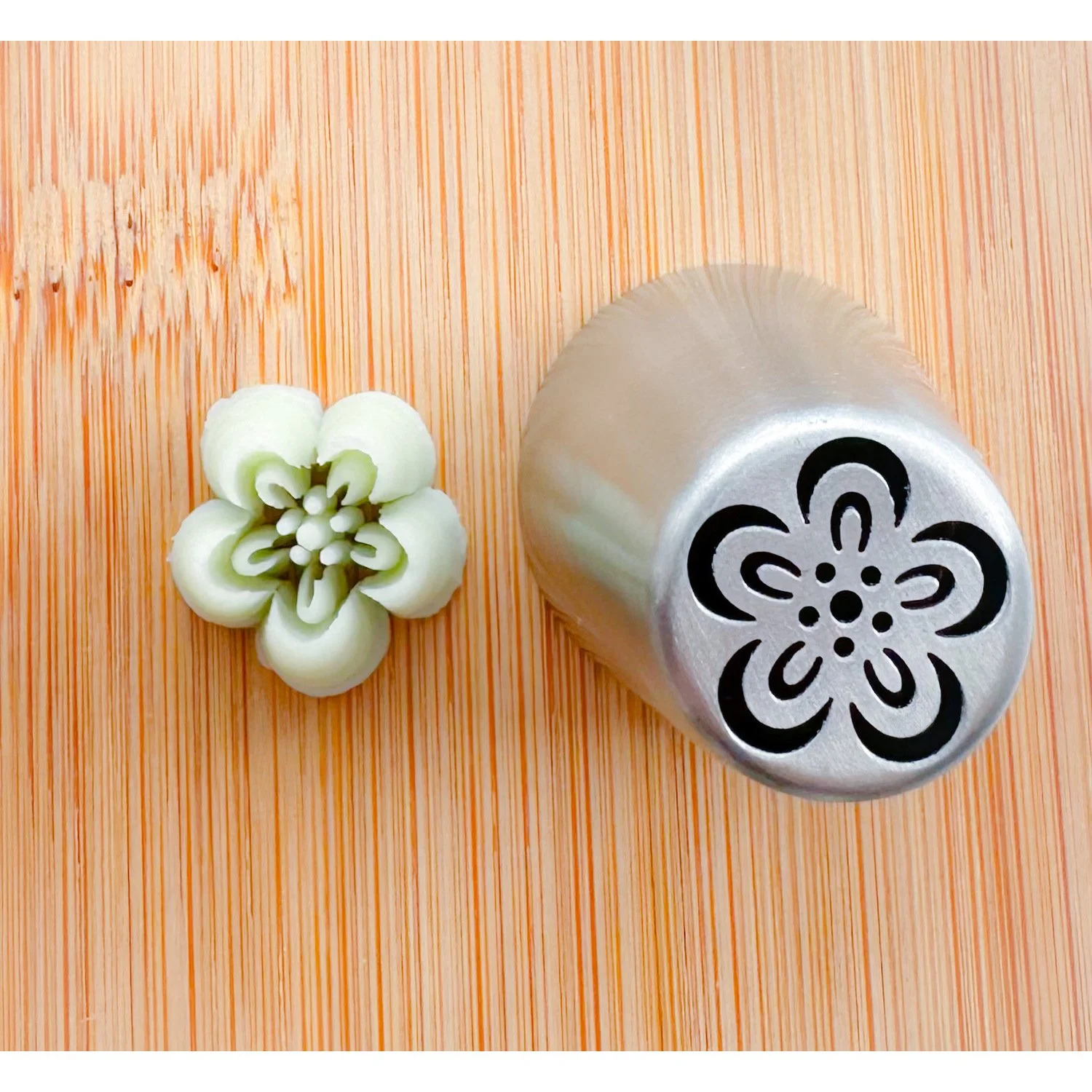 The Butterfly Cake Shop small Russian Nozzle SR6.jpeg