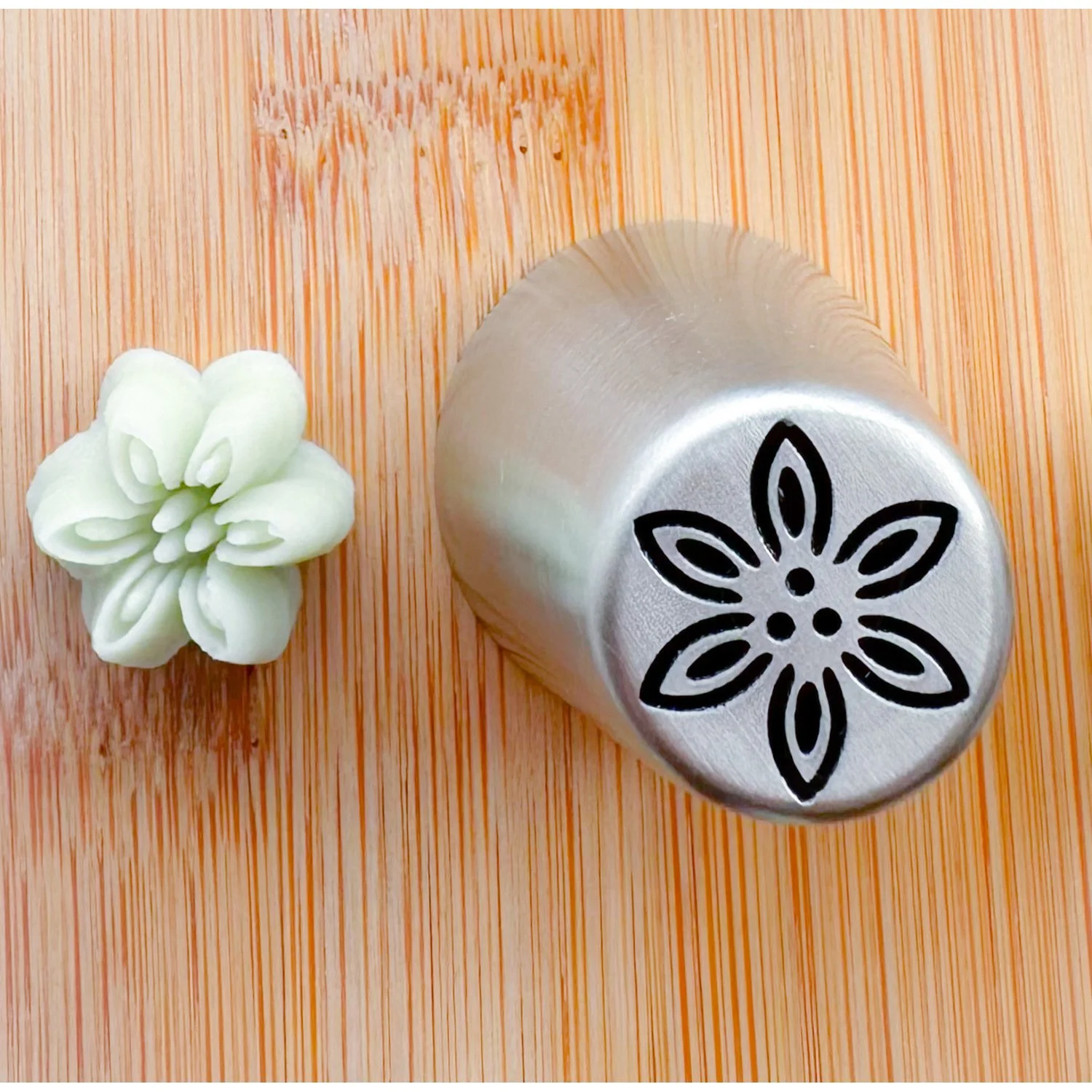 The Butterfly Cake Shop small Russian Nozzle SR7.jpeg