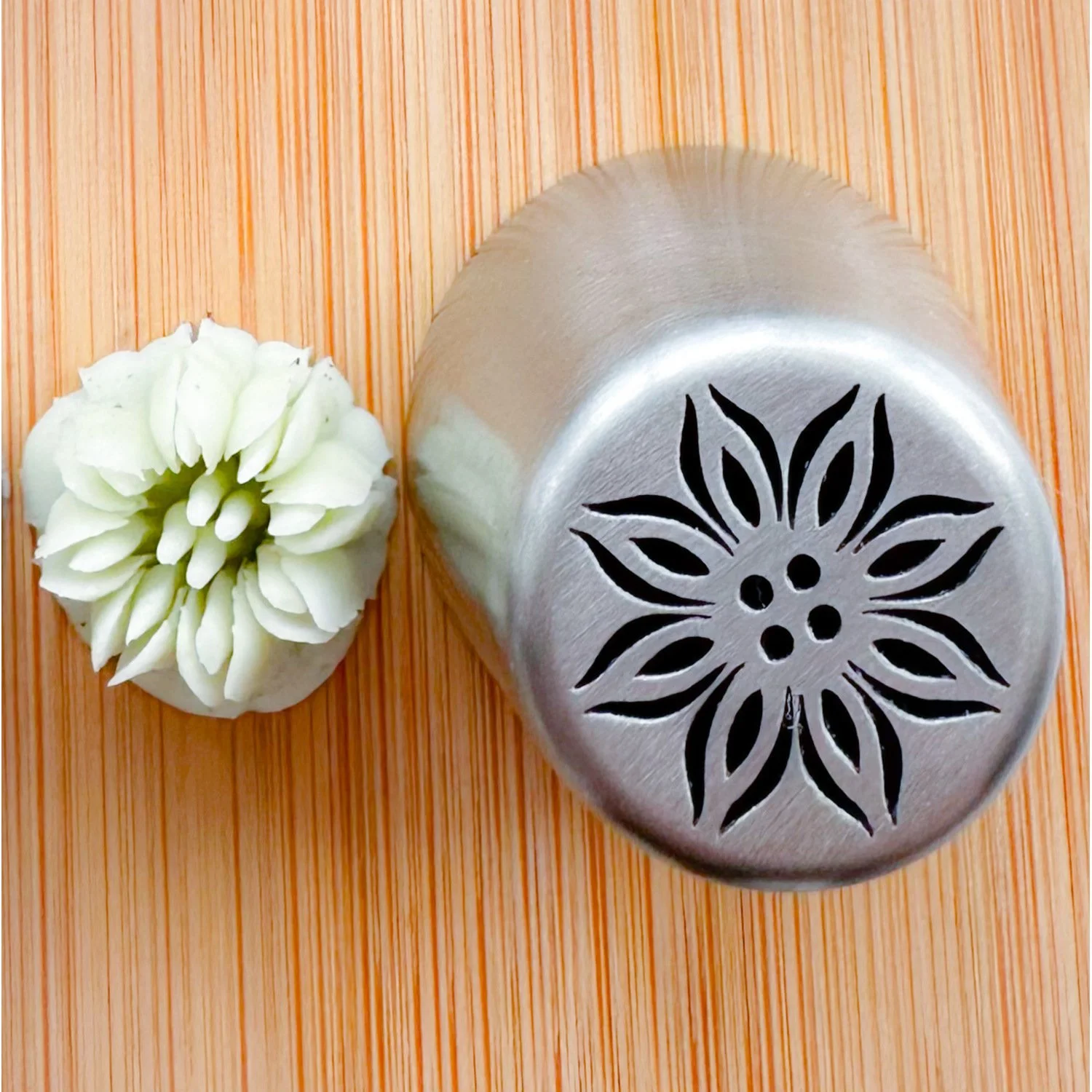 The Butterfly Cake Shop Large Russian Nozzle LR8.jpeg