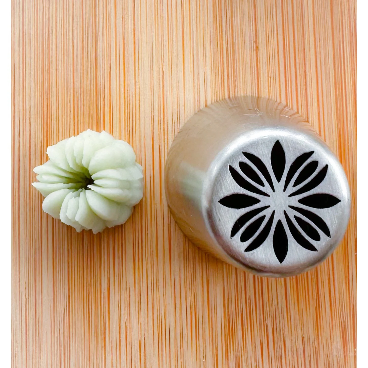 The Butterfly Cake Shop small Russian Nozzle SR3.jpeg