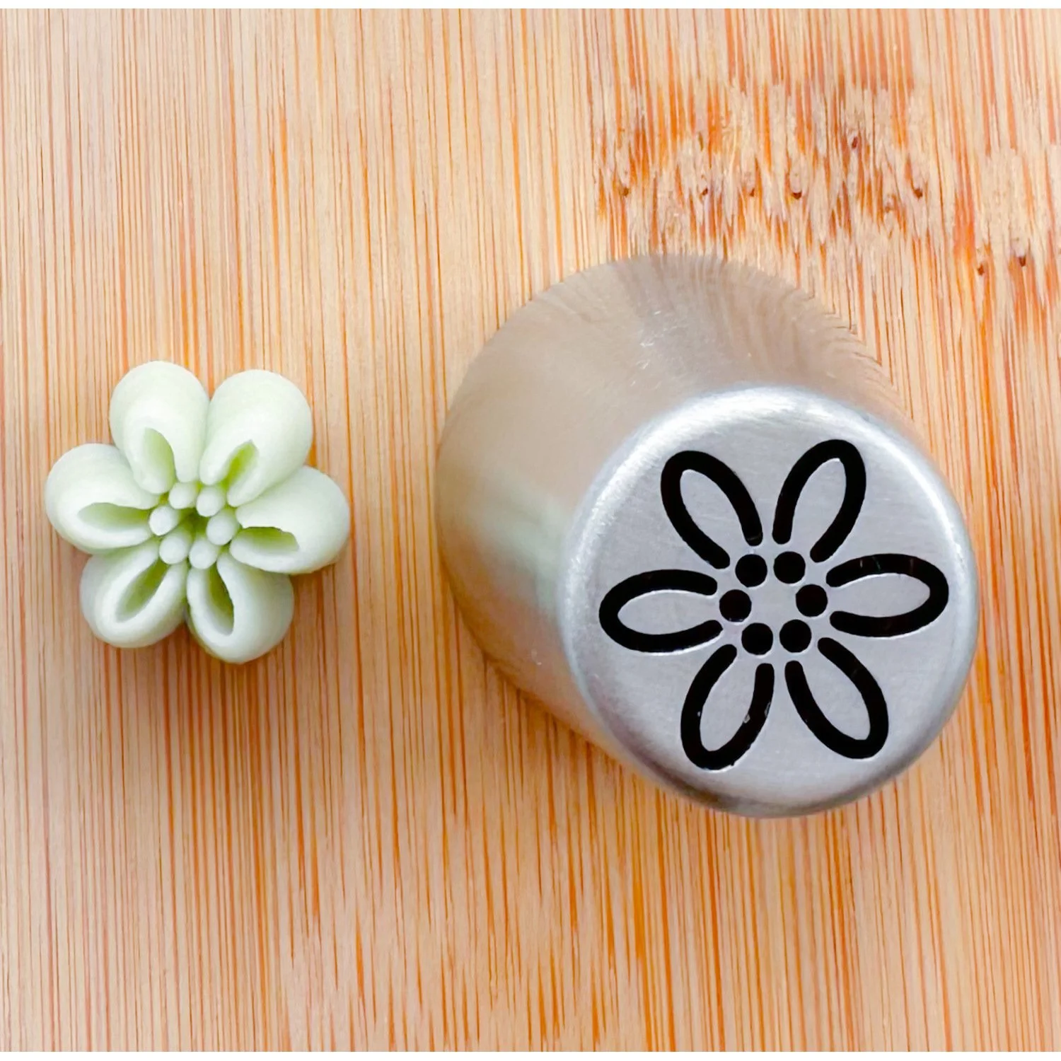 The Butterfly Cake Shop small Russian Nozzle SR5.jpeg