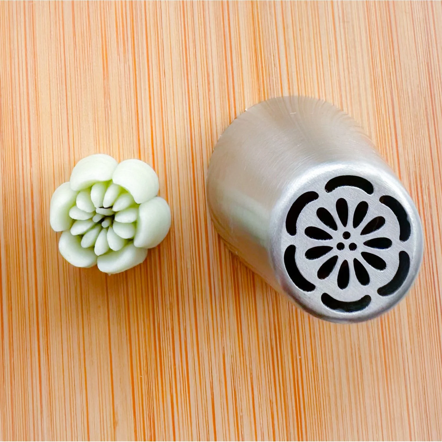 The Butterfly Cake Shop small Russian Nozzle SR8.jpeg