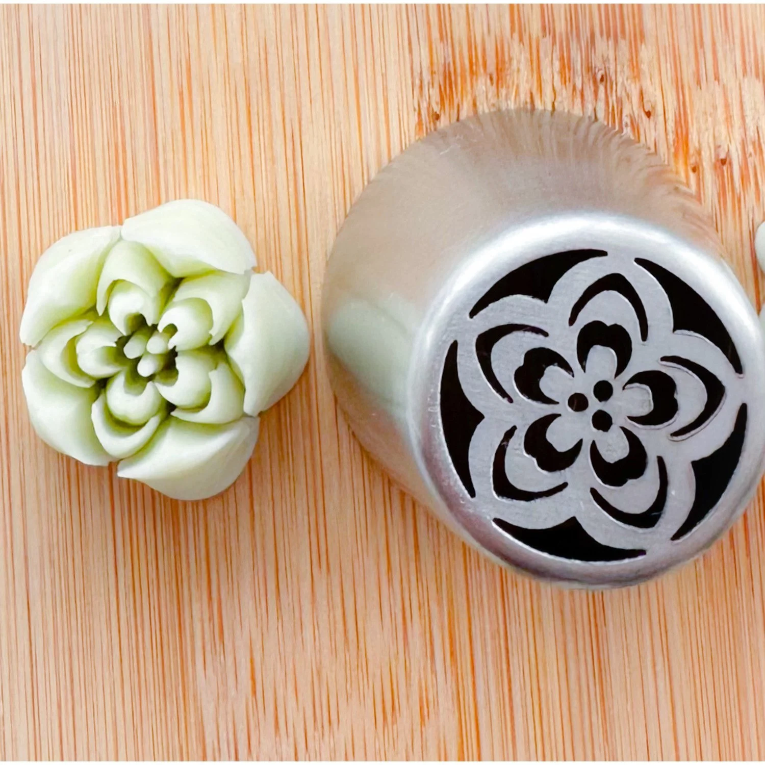 The Butterfly Cake Shop Large Russian Nozzle LR5.jpeg