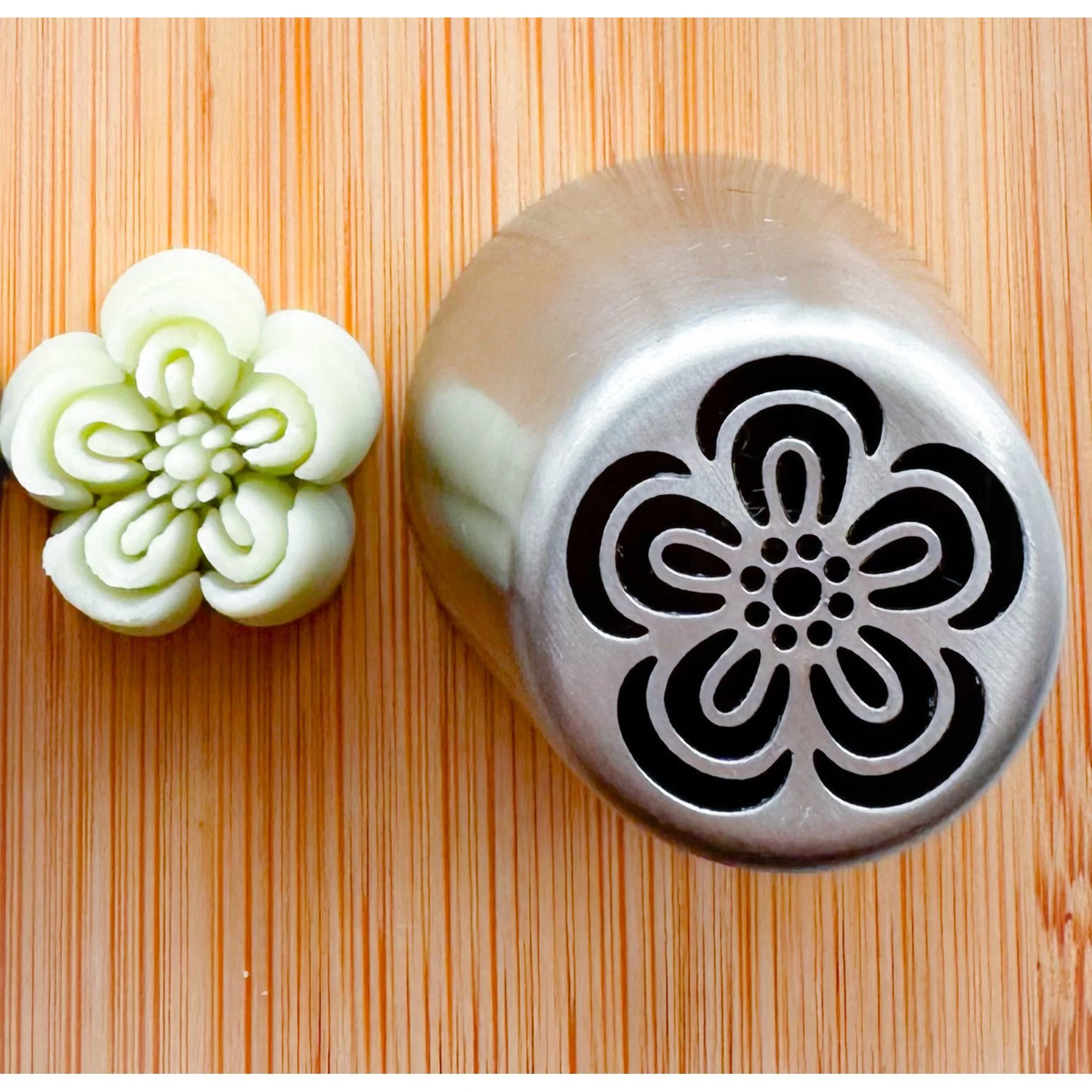 The Butterfly Cake Shop Large Russian Nozzle LR10.jpeg