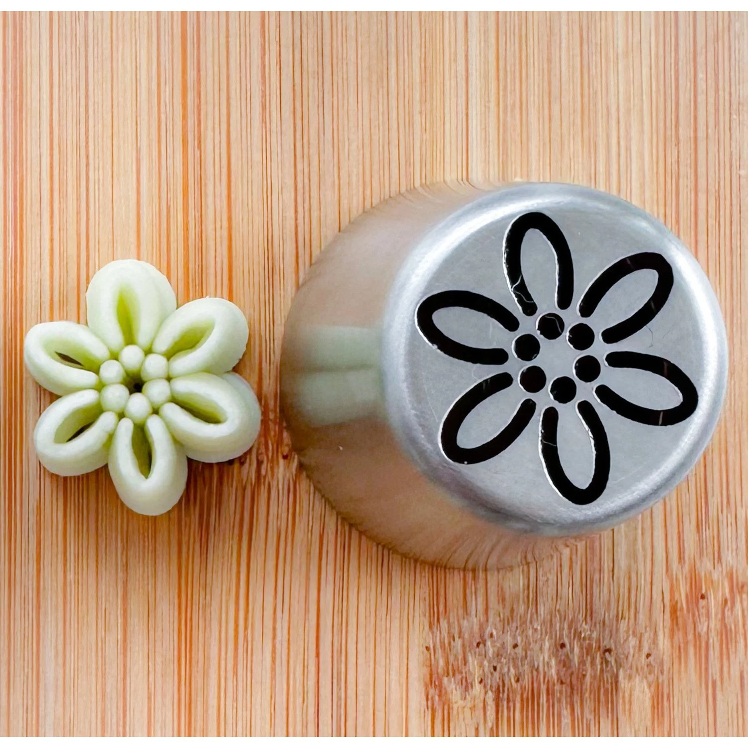 The Butterfly Cake Shop Large Russian Nozzle LR2.jpeg