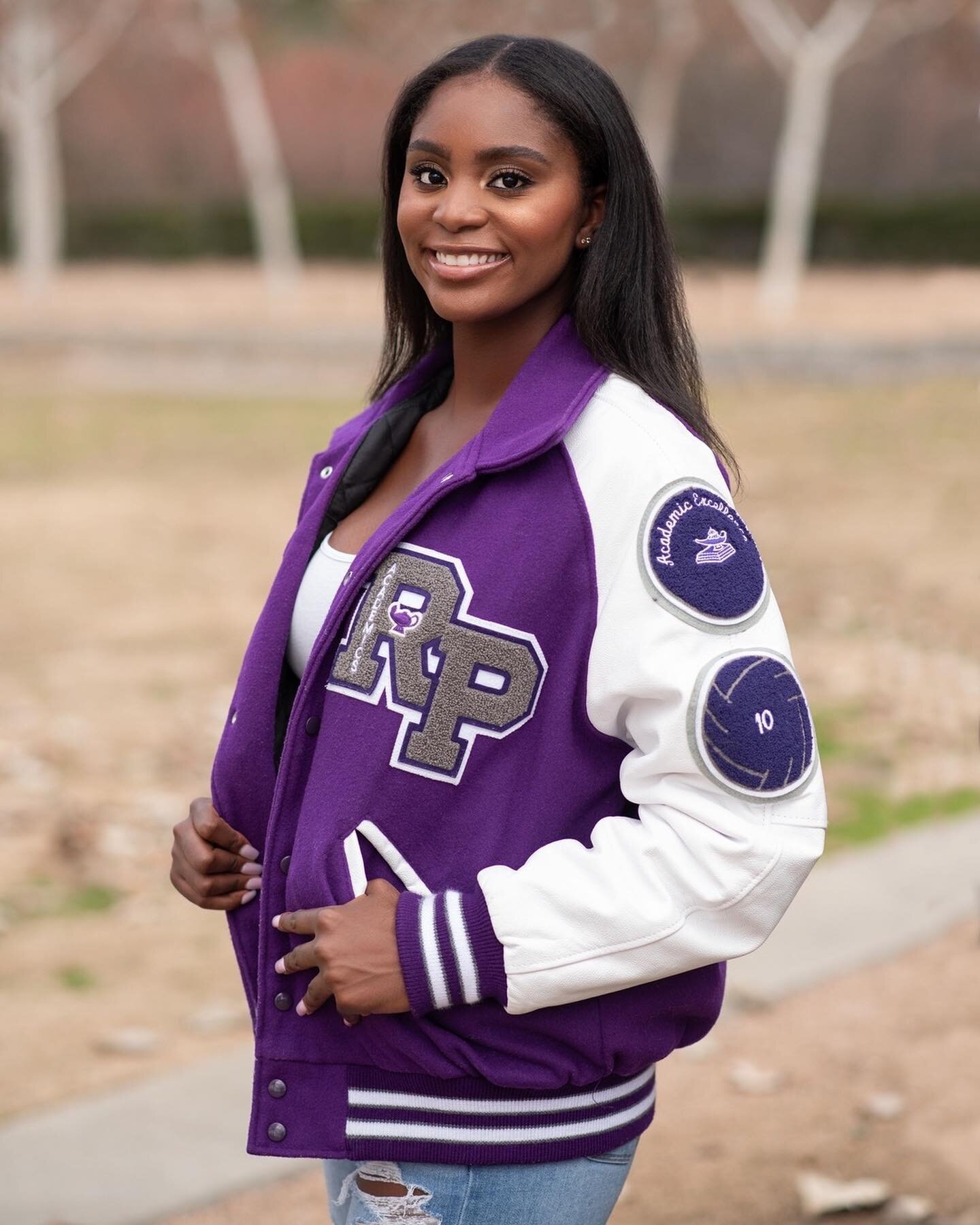 Senior Sunday with Cameron! She is such a smart and kind young lady - I know the sky's the limit for this one! Will be cheering you on from Houston! 💖
⠀⠀⠀⠀⠀⠀⠀⠀⠀
Class of 2024: I have just a few spots left - please reach out this week if you plan to 