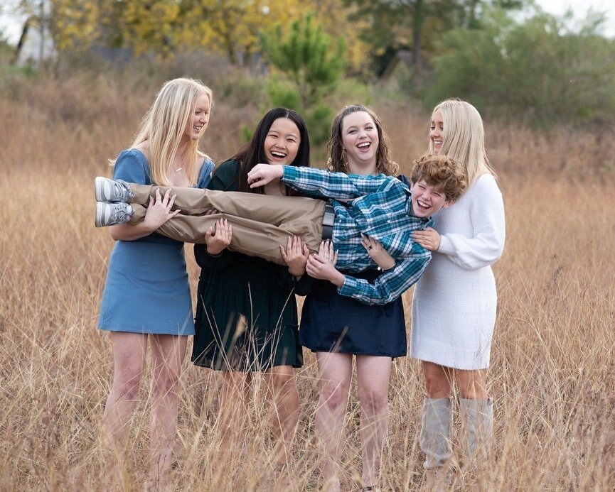 PSA - Your photoshoot should be soooo fun! Also, why be boring when you can do this!! 😂 We had way too much fun with these sibling photos - this first one WILL BE recreated at Hunters wedding (that's the plan anyway!) 😊📸
⠀⠀⠀⠀⠀⠀⠀⠀⠀
⠀⠀⠀⠀⠀⠀⠀⠀⠀
⠀⠀⠀⠀⠀⠀