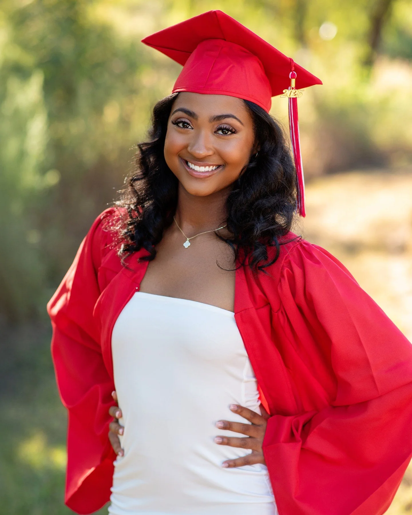 It's senior season! Just a few spots left for senior sessions in November. Love Avery's senior photos from last year - such a special day! 
#seniorphotos #maureenoshayphotography #senioryear #TeamEmpowHER #katyseniorportraits #houstonseniorportraits