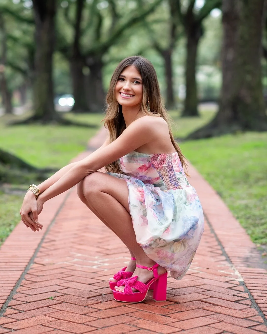 Senior photos should be FUN—not stressful. We bring the planning, the styling, the glam, and the laughs… you bring yourself. Together, we’ll create magic. ✨