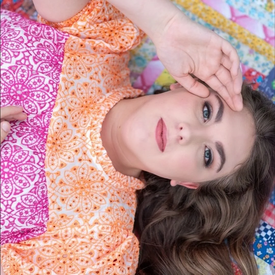 Your senior photos should feel like YOU. 💕 That’s why we meet ahead of time to plan your session, outfits, and vibe—so the day of your shoot is stress-free and full of laughs. 📸 #katyseniorphotos #maureenoshayphotography