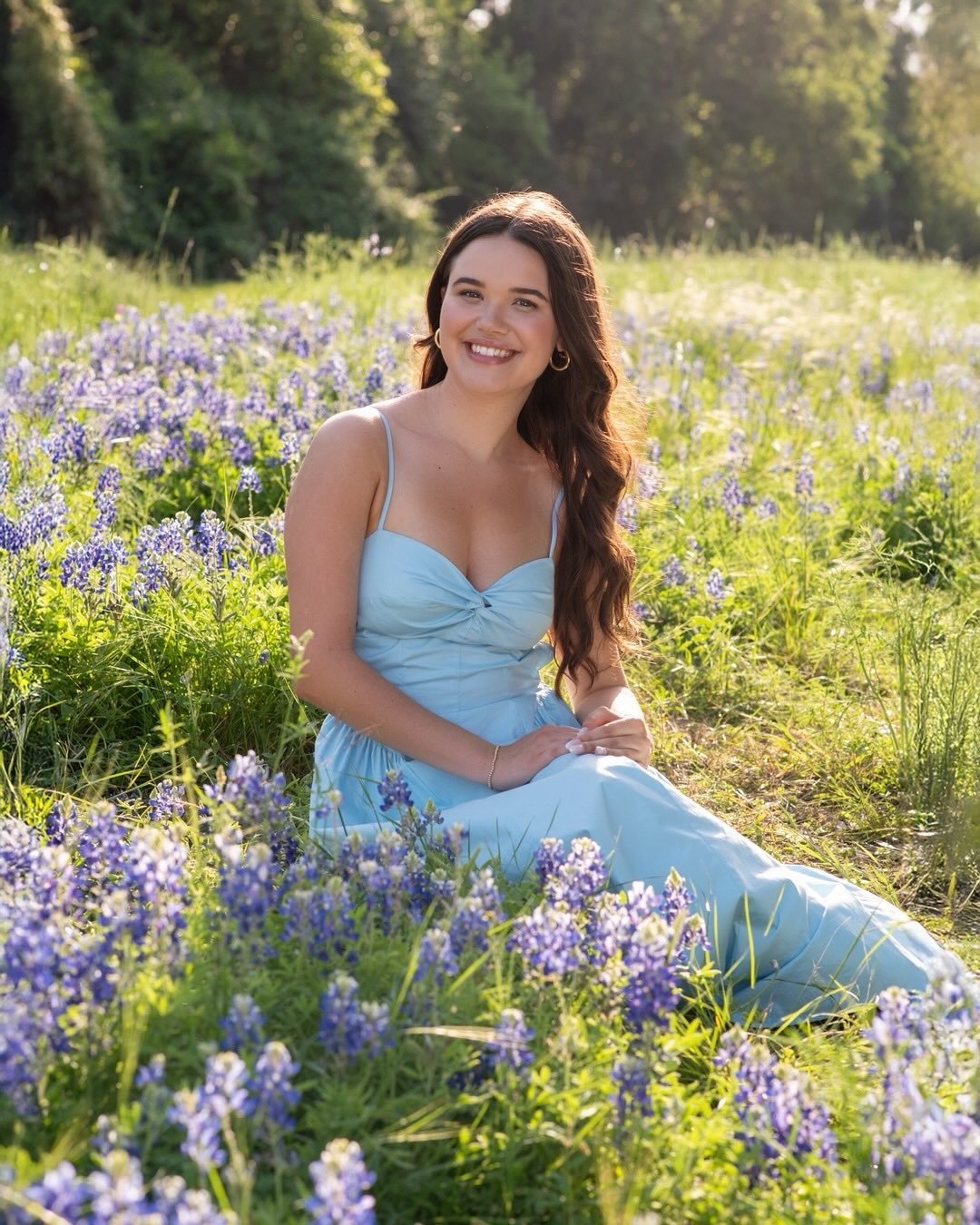 Spring will be here before you know it - in all its glory! We have limited senior sessions left for March and April. If flowers and greenery are your vibe, the time to schedule is now.  Link in bio to reach out. 
⠀⠀⠀⠀⠀⠀⠀⠀⠀
Gorgeous @addiedg7 at her s