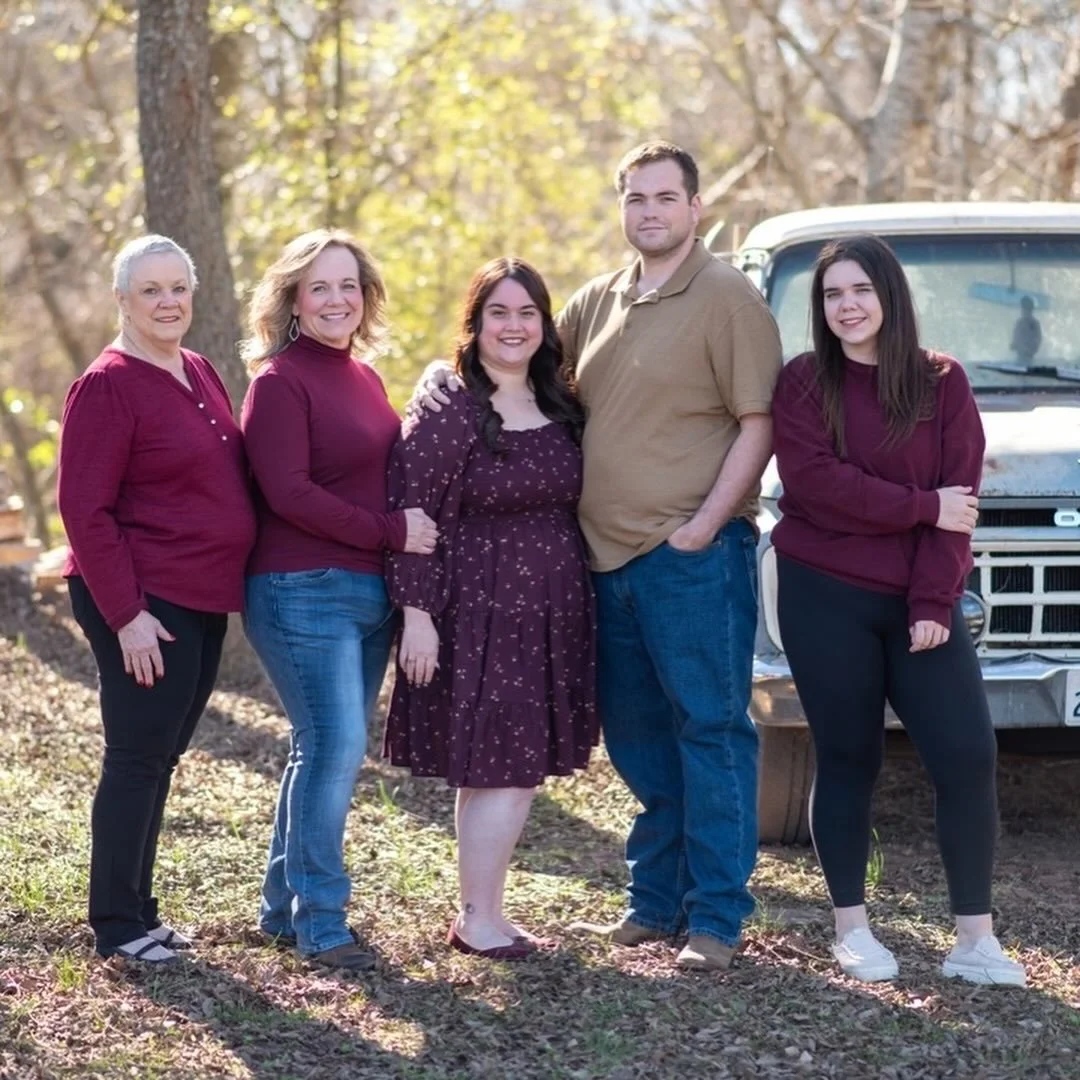 Multiple generational family photos are such a gift! Love when we can get everyone in from across the country. Two of the 5 were recovering from the flu and were troopers for sure - but it was worth it! <3 
⠀⠀⠀⠀⠀⠀⠀⠀⠀
#familyphotos #katyphotographe