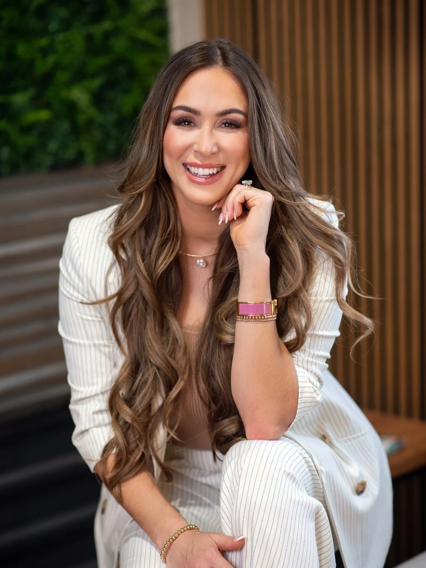 Obsessed with Keeley's headshots - love them all (and there's more!!) do you need to level up your headshots? My team and I will take care of you - from what to wear, fantastic pro hair and makeup, how to pose and which photos are best for your marke