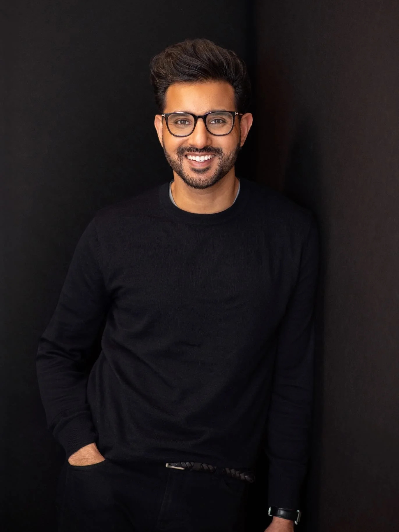 Your headshots should be a cool as you are. Let's update them this summer. Swipe to see some BTS at Rahim's session in our Katy studio. 📸
⠀⠀⠀⠀⠀⠀⠀⠀⠀
Our Personal Branding team brings years of experience in marketing, fashion, makeup, styling and phot