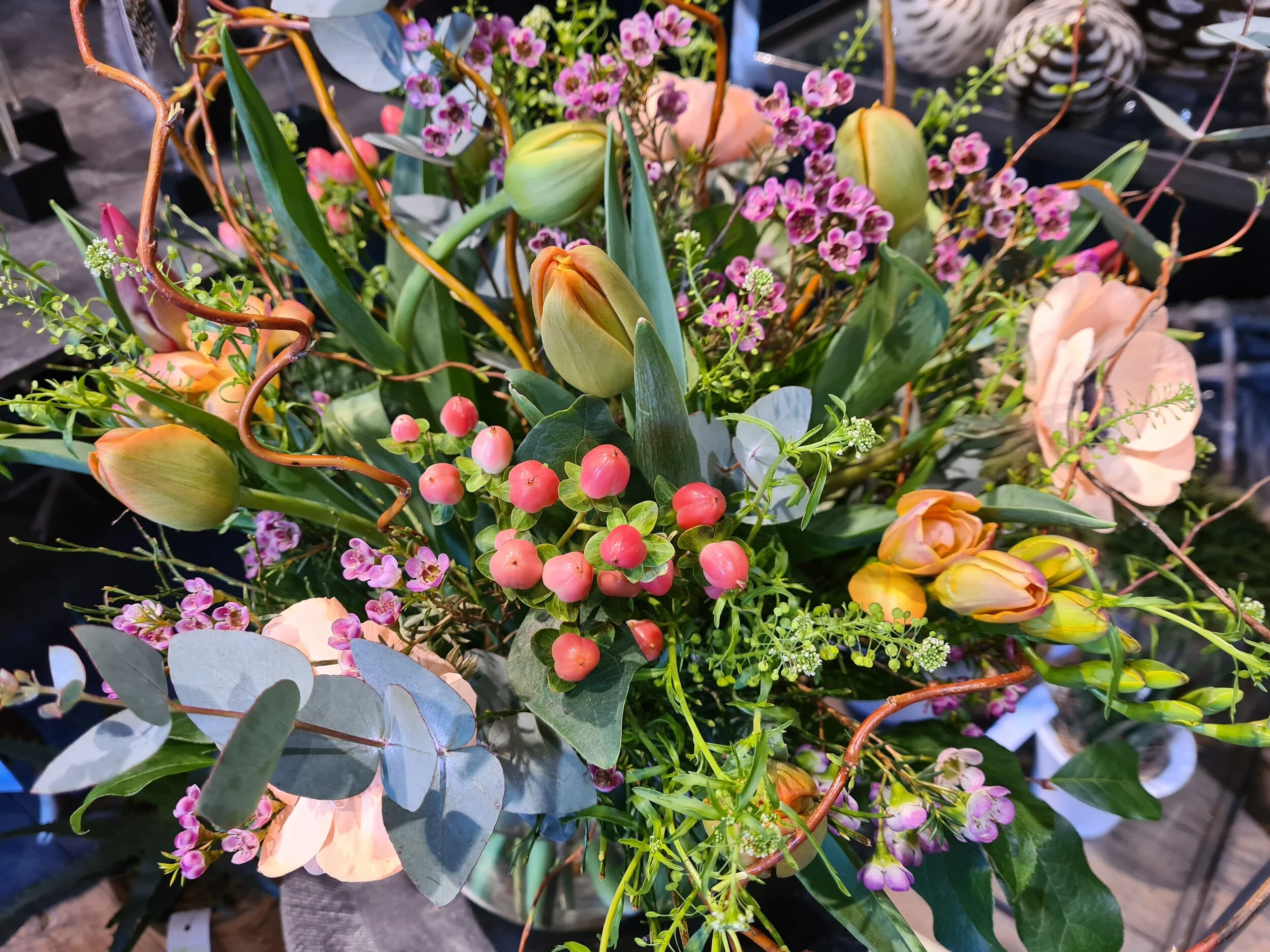 Frühlingshafter Blumenstrauss in orange