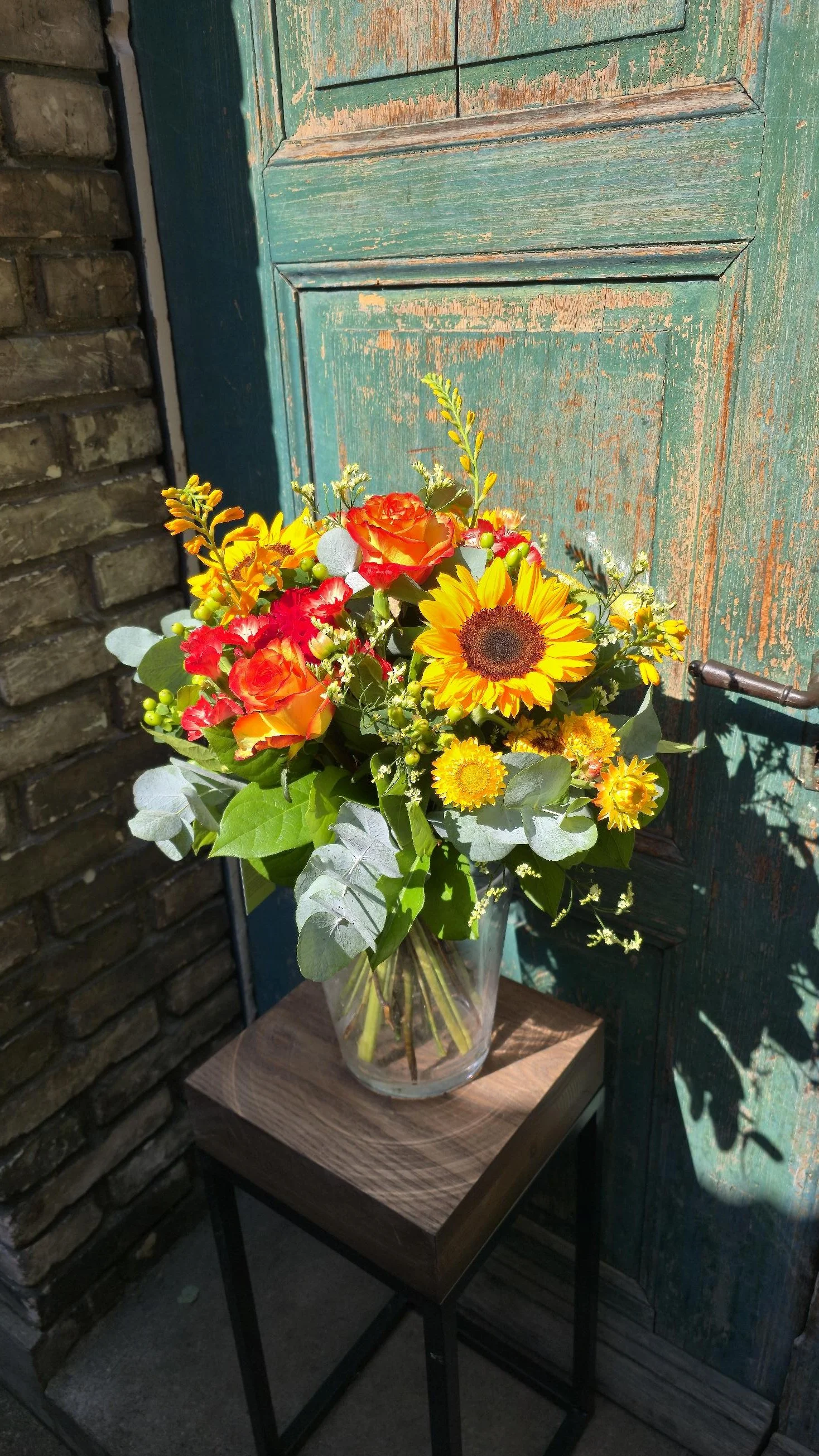 gemischter Sonnenblumen Strauss mit regionalen Blumen