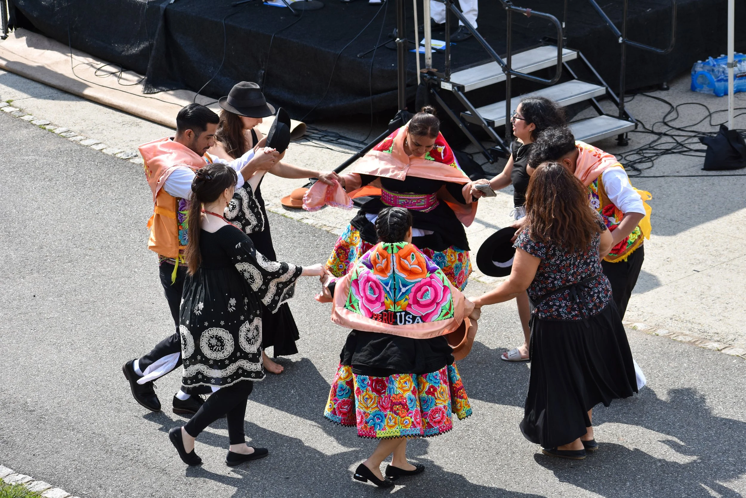 Peruvian dancers engaging the crowd
| Photograph by Jonathan Cañas
