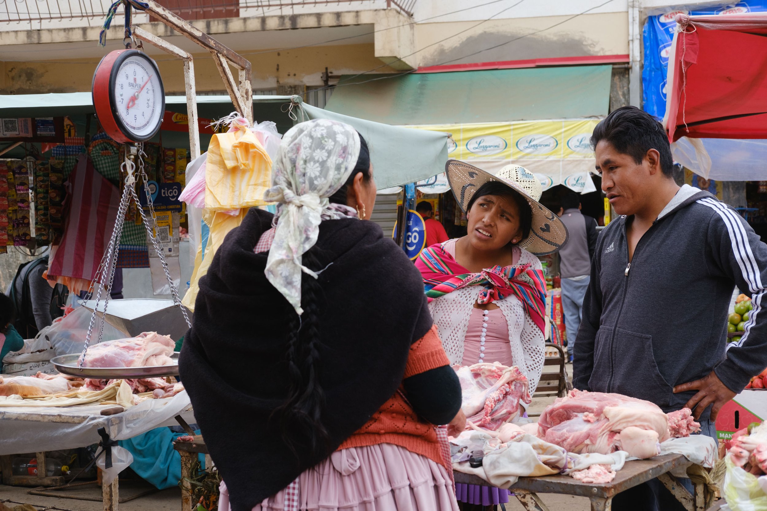 Meat seller and customoers in Triangulo market