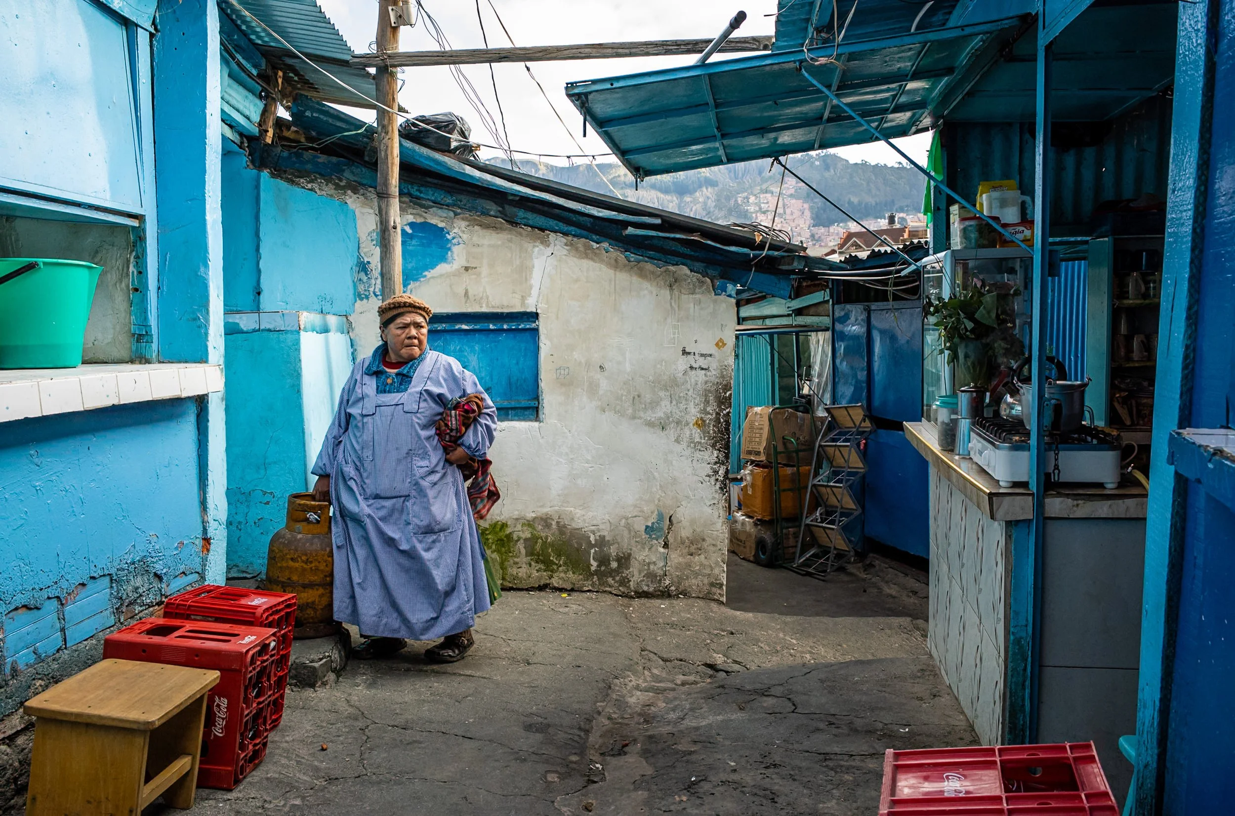Cholita with gas bottle in Uruguay market in la Paz 