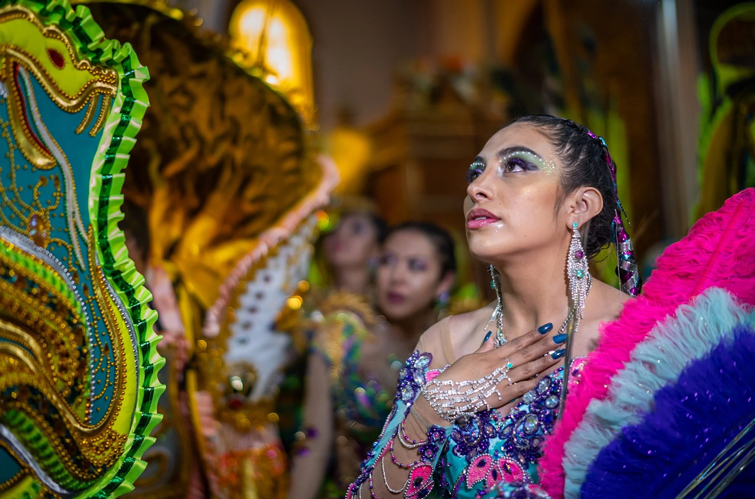 Devotee Morena looking at Virgin  during the Peregrinación 2
