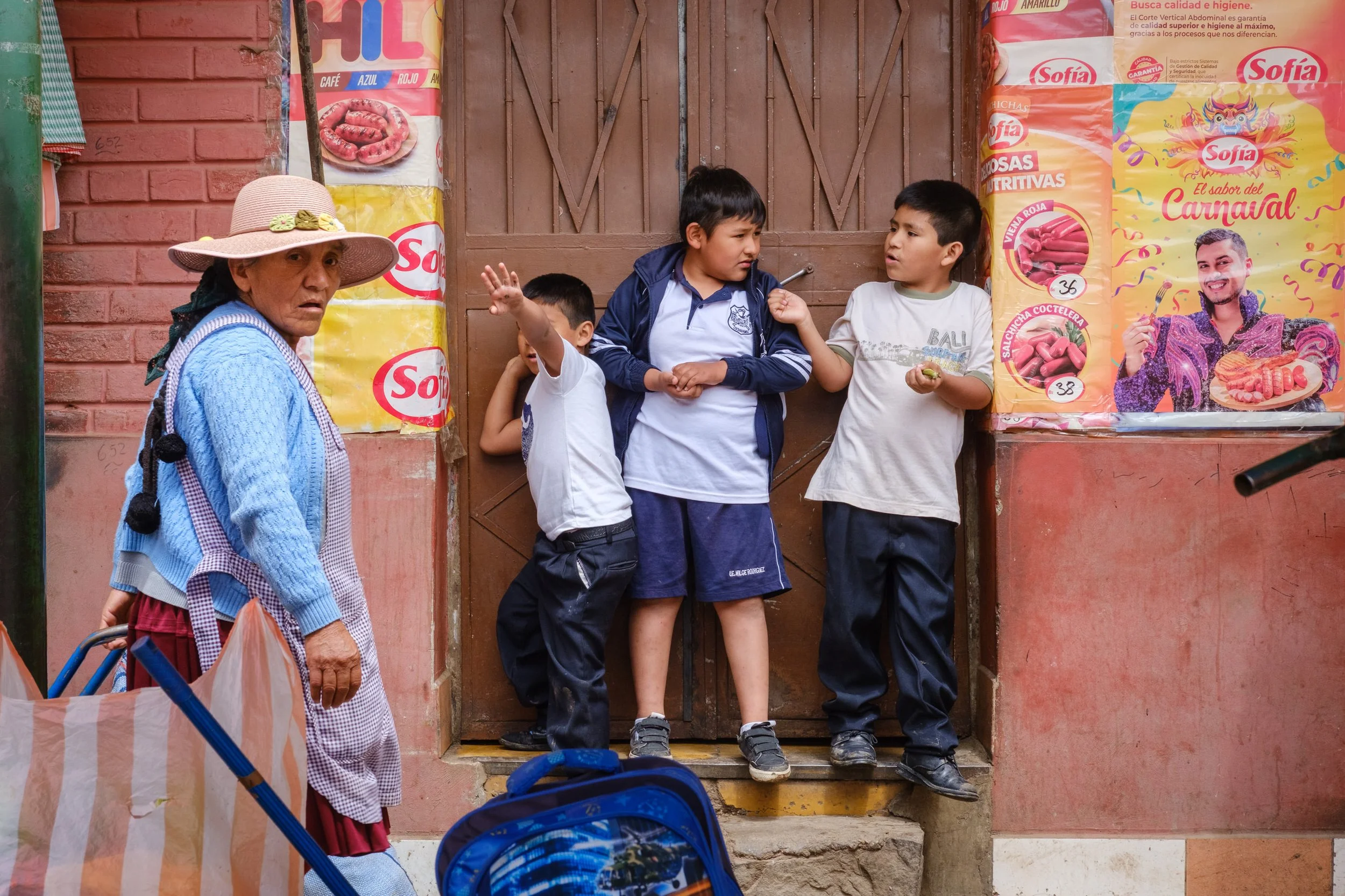 Children playing in Triangulo market in Cochabamba