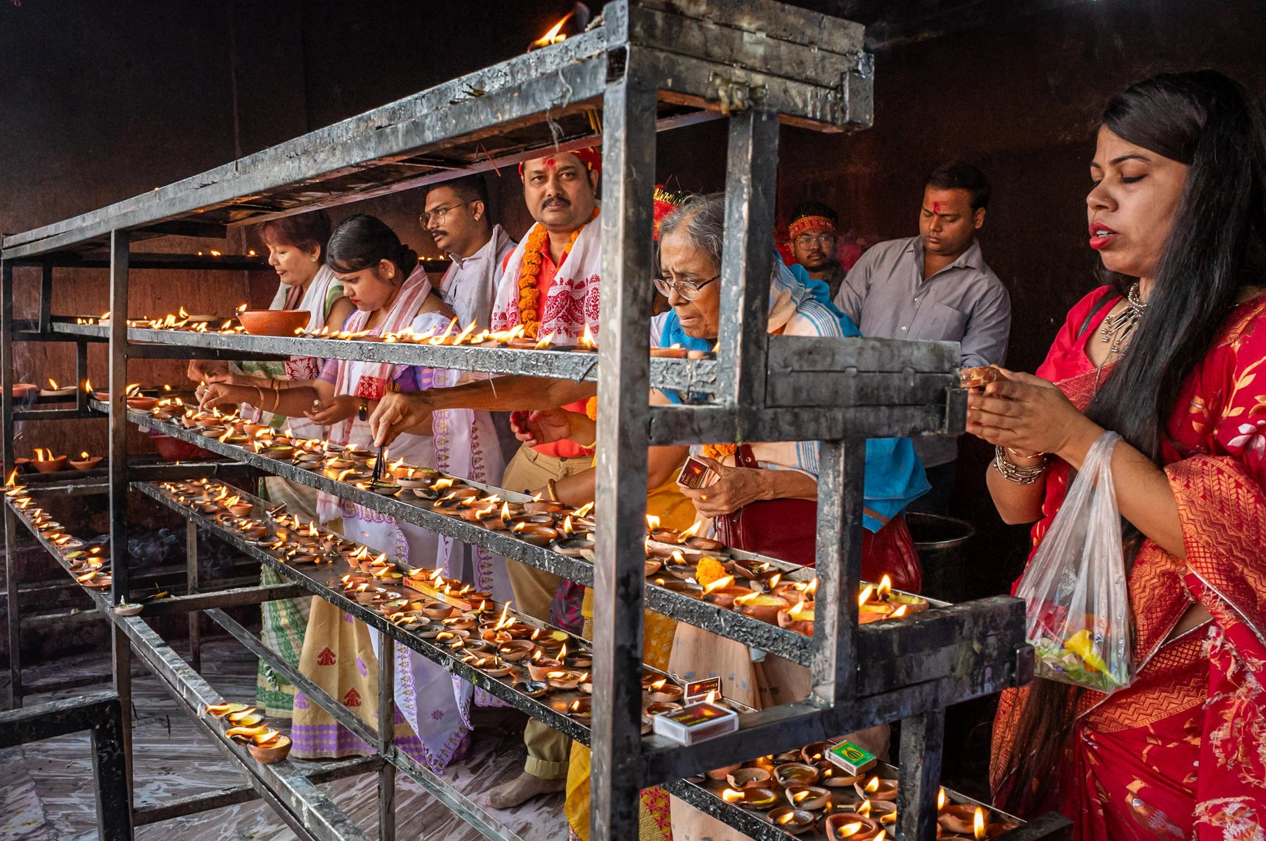 Devotees making offerings at Kamakhaya temple in Guwahati 2