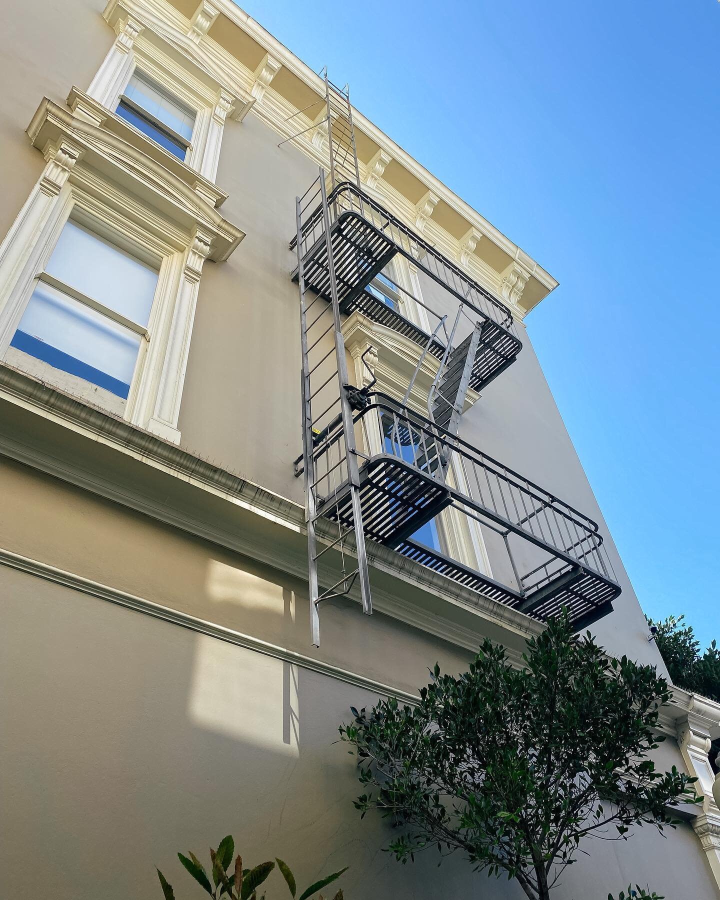 Hi, still here! Just working full time since the last time I posted here. 20&rsquo;s are confusing. Post grad life is confusing. It&rsquo;s been fun but wow. Anyways, here&rsquo;s a pic of an apartment in SF with a fire escape. I looove apartments wi