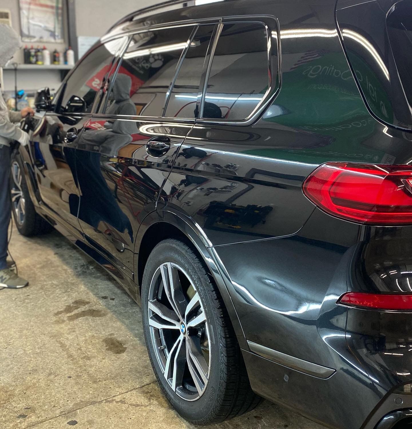 BMW X7 - Level 1 Paint Polishing service + @iglcoatings Quartz+ 3-Year coating &amp; ECLIPSE Industrial coating on the wheels, brakes, and barrels. Reach out to schedule your vehicle or book yourself on our website. 💎 
➖➖➖➖➖➖➖➖➖➖
#detailing #paintpo