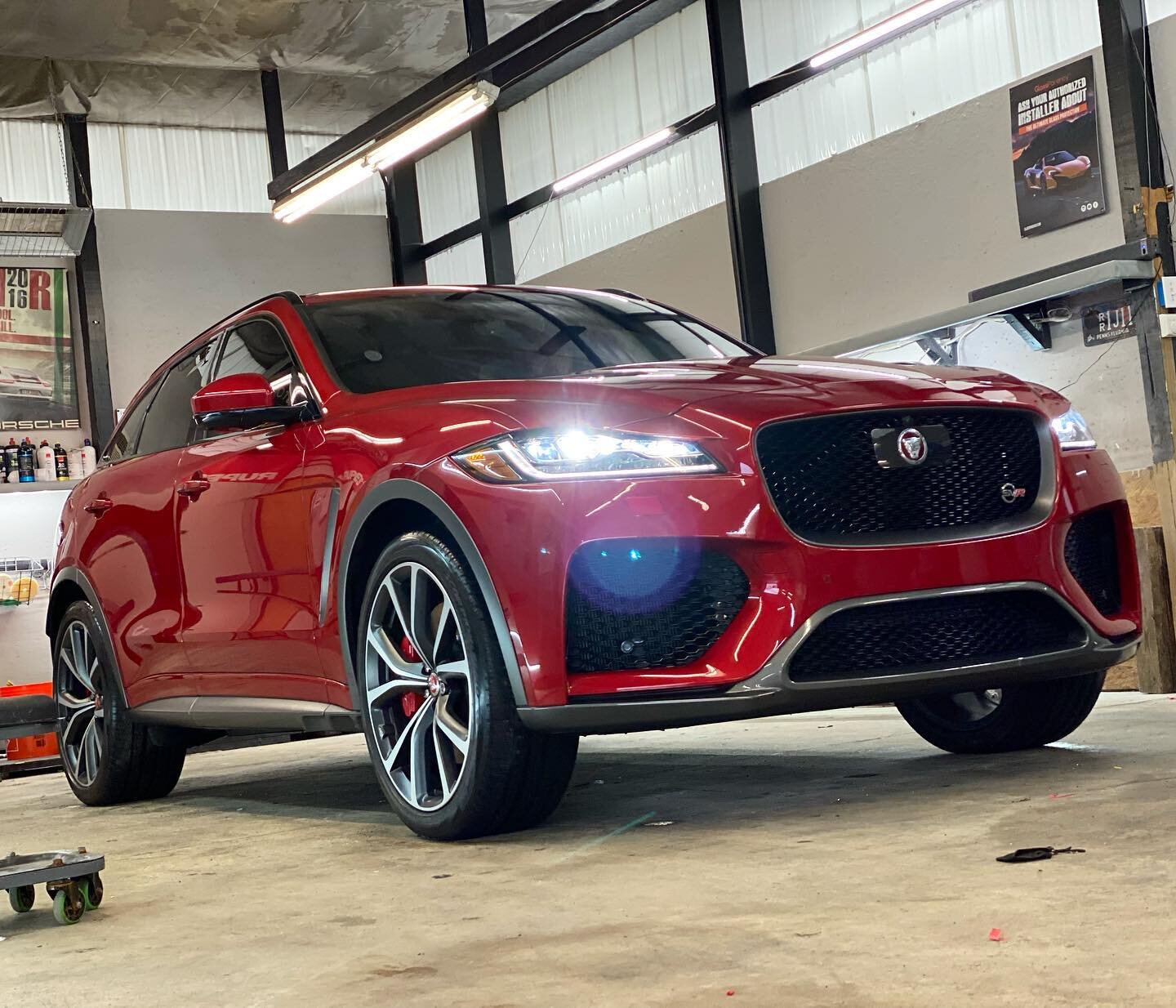 Jaguar F-Pace SVR - Level 1 Correction/Polish + @iglcoatings POLY 1-Year Coating on the paint. She polished out to a beautifully jeweled finish that will remain easy to maintain for at least the next year! Reach out to schedule your vehicle for all c