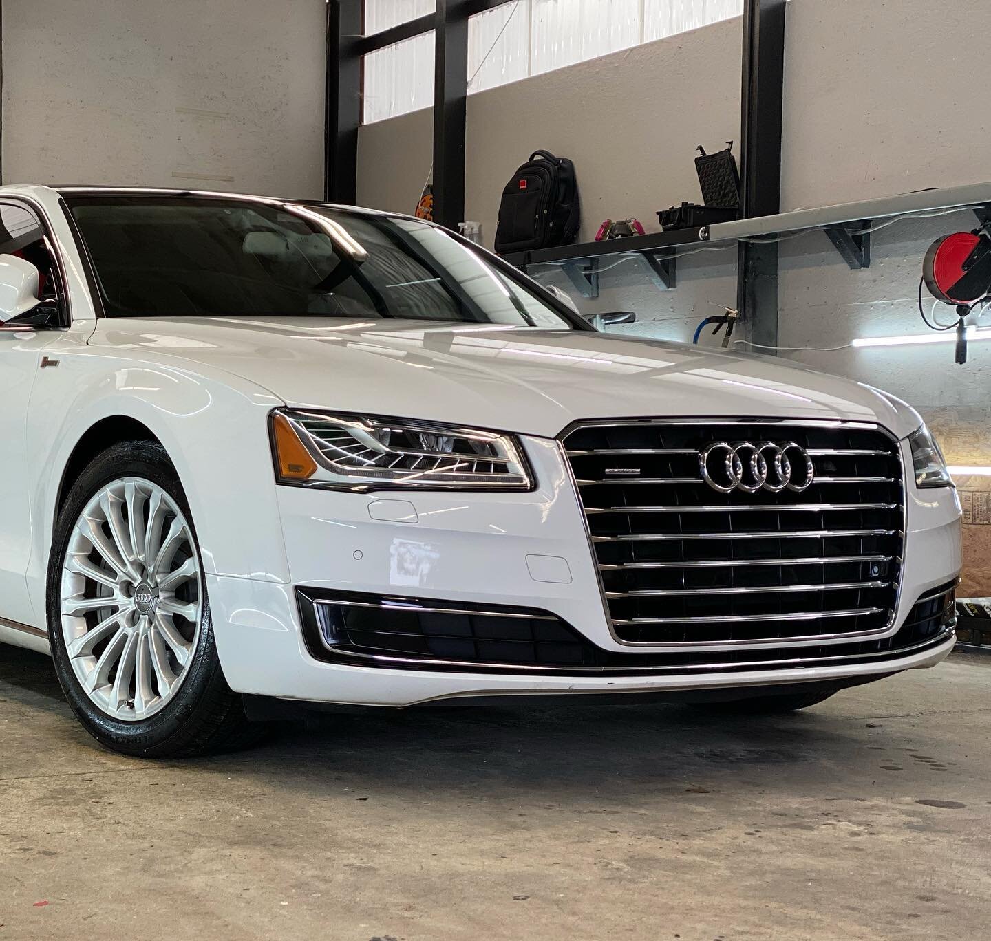 This A8 came by for our level 2 paint polishing package, as well as a coating of @iglcoatings  Quartz 2-Year coating on the paint, as well as ECLIPSE industrial on the wheels + brakes. Reach out to schedule your vehicle! 💎 WE ARE ACCEPTING MOBILE DE