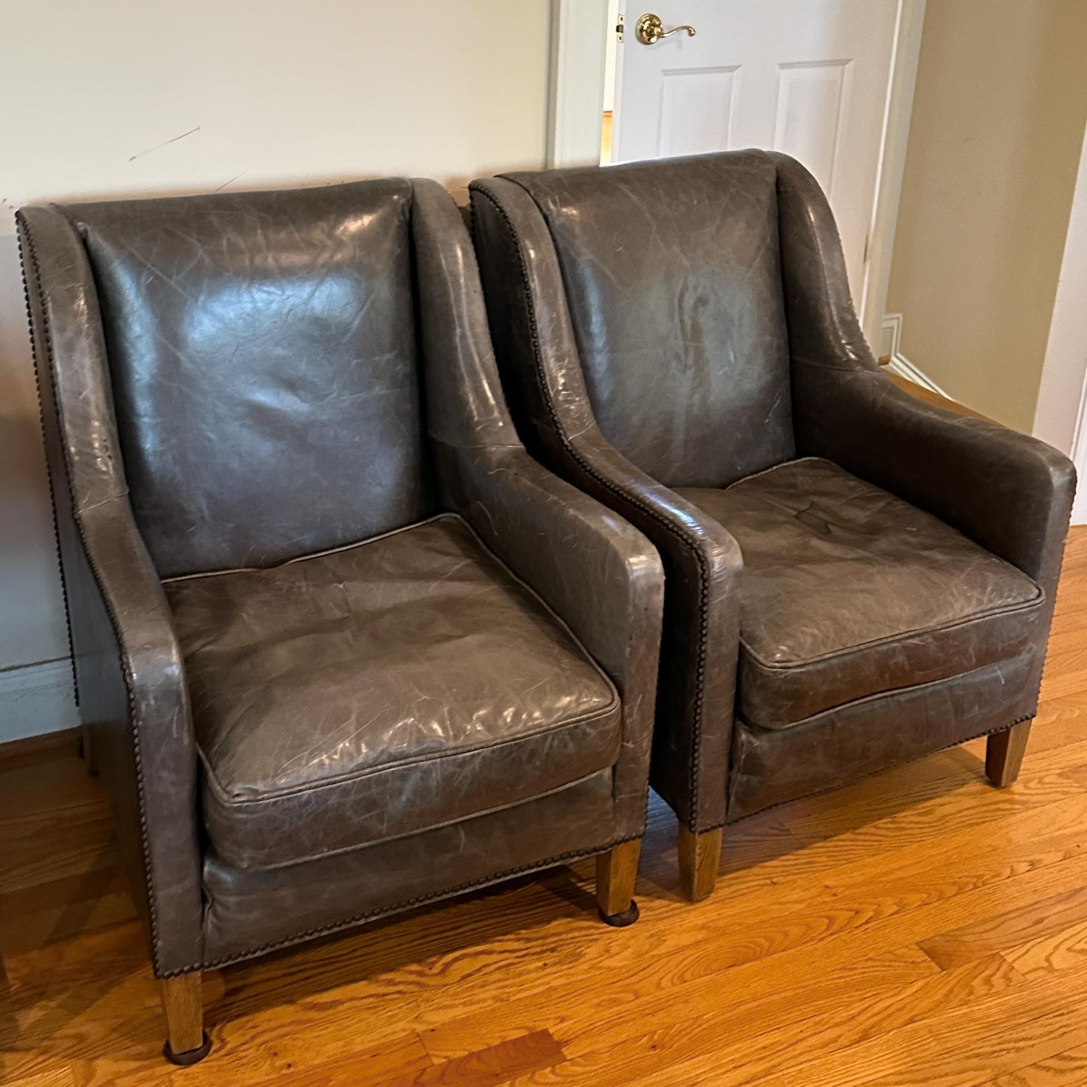 Softened leather is the best leather!
.
.
.
.
.
#restorationhardware
#grayleather 
#leatherclubchairs
#curatedconsignment
#circulardesign
#secondhandfirst
#gonegirlhome