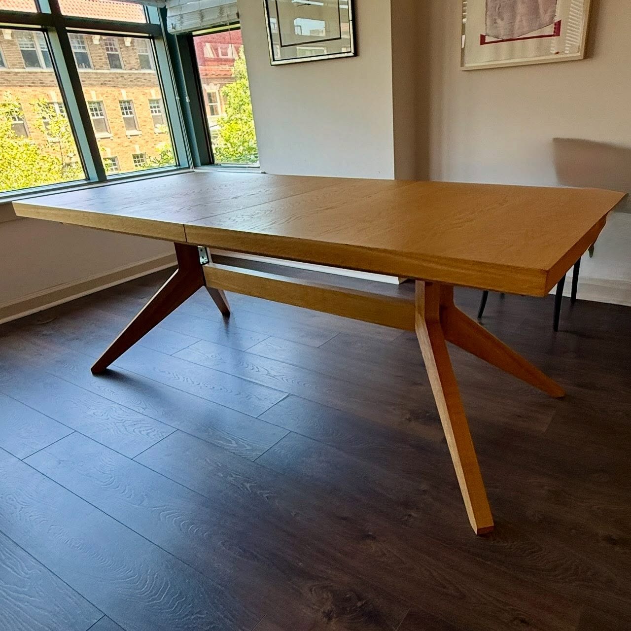 Self Storing Leaves = Self Love
.
.
.
.
.
@designwithinreach
@case_furniture
#casefurniture
#case
#designwithinreach 
#dwr 
#michaelhiltonfurniture
#dwrdining
#selfstoring
#whiteoakfurniture 
#whiteoaktable 
#designguildmark
#secondhandfirst 
#chairi