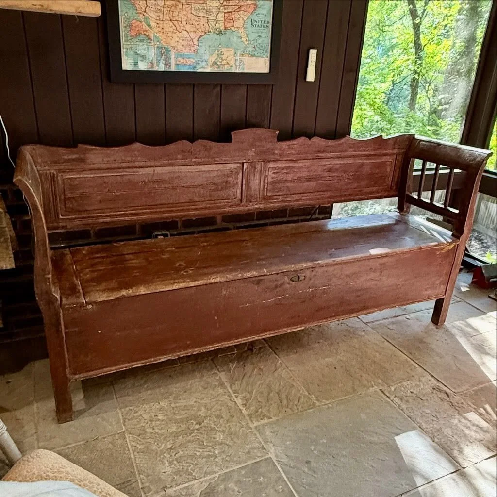 Happily Benched &hearts;️🏈
.
.
.
.
.
#europeanfurniture 
#antiques 
#europeanantiques 
#storagebench
#europeanstoragebench
#antiquestoragebench
#vintagebench 
#countrybench
#howiantique 
#howivintage 
#chairishsuperseller
@chairishco
#gonegirlhome