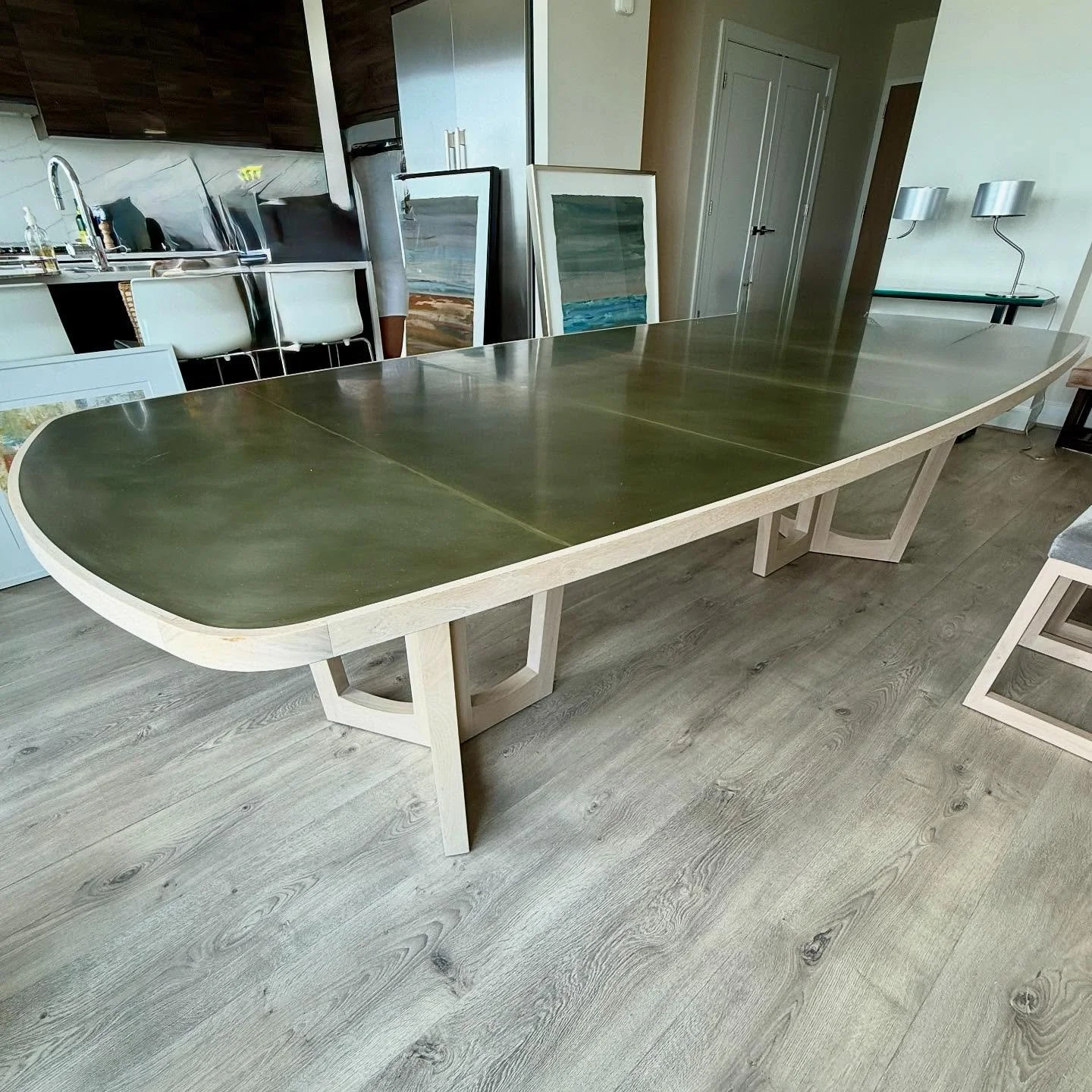 Eat (on) Your Greens 🥬 💚
.
.
.
.
.
@wudfurniture
#wudfurniture
#wudinthewild
#moderndiningtable 
#resindiningtable
#resinandwood
#handmadefurniture
#chairishsuperseller 
#gonegirlhome